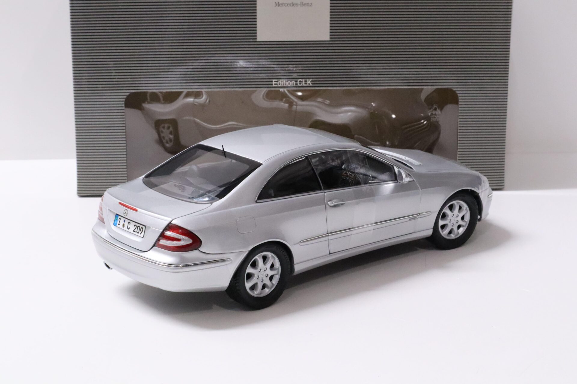 1:18 Kyosho Mercedes CLK Coupe silver DEALER VERSION