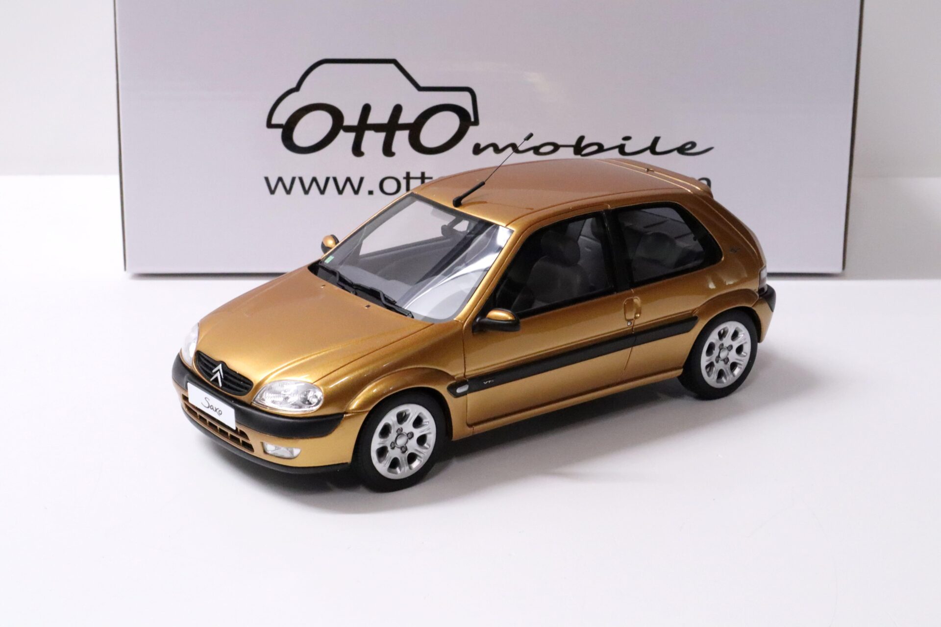 1:18 OTTO mobile OT893 Citroen Saxo VTS Jaune gold metallic 2000