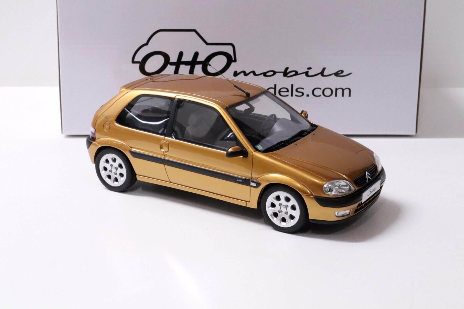 1:18 OTTO mobile OT893 Citroen Saxo VTS Jaune gold metallic 2000