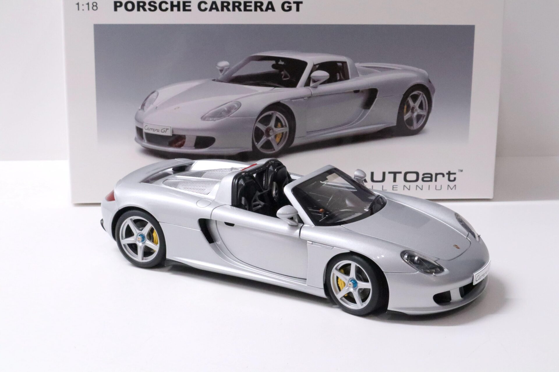 1:18 AUTOart Porsche Carrera GT silver with black interior