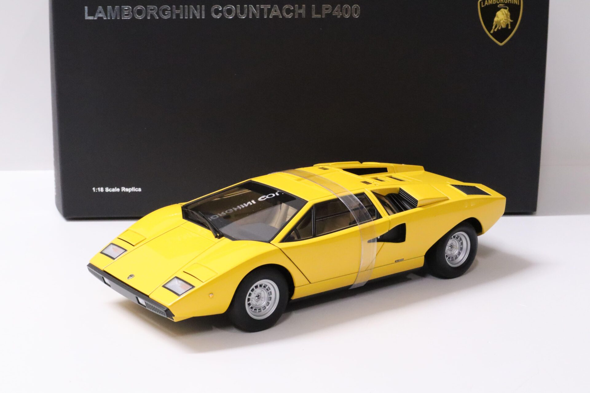 ID 58125 orig.jpg 1:18 AUTOart Lamborghini Countach LP400 Coupe yellow