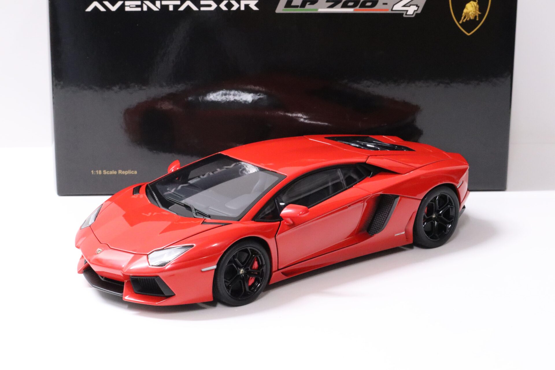 1:18 AUTOart Lamborghini Aventador LP700-4 Rosso Andromeda red