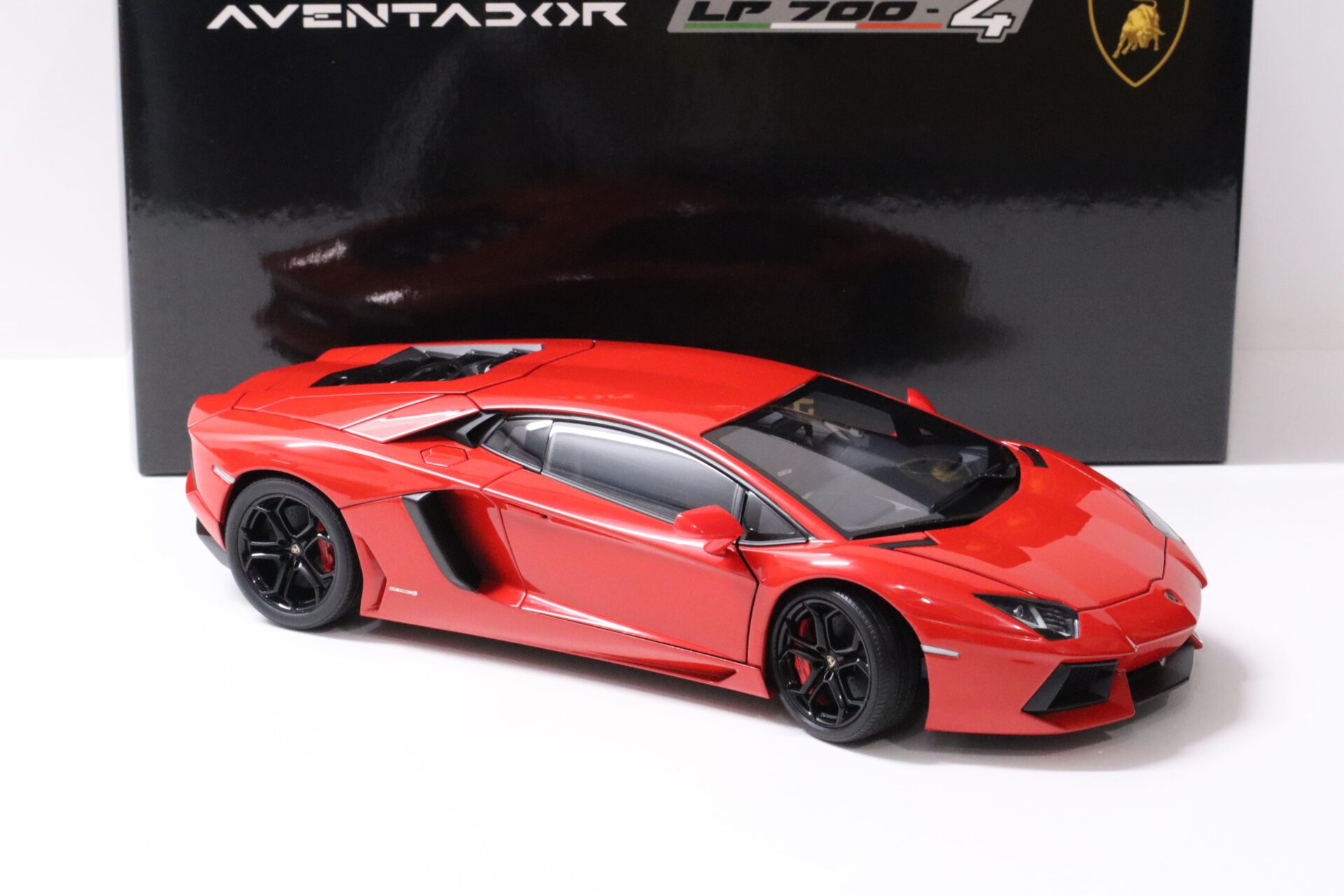 1:18 AUTOart Lamborghini Aventador LP700-4 Rosso Andromeda red