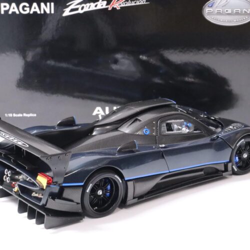 1:18 AUTOart Pagani Zonda Revolucion blue/ black carbon fiber