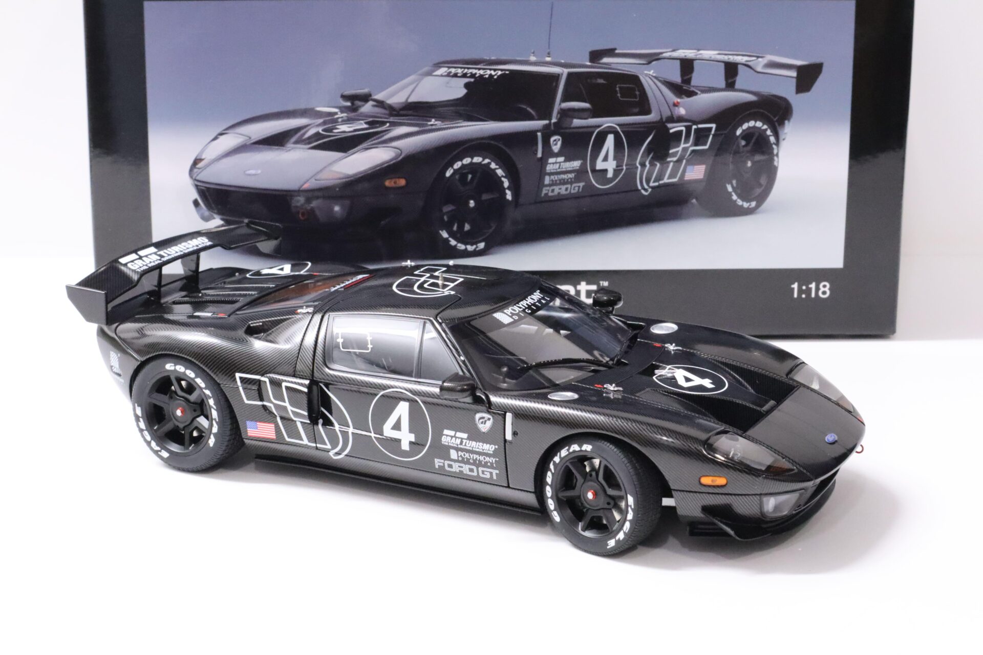 1:18 AUTOart Ford GT LM Race Car SPEC. II Carbon black #4 Gran