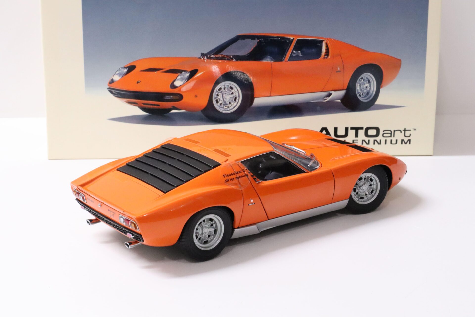 1:18 AUTOart Lamborghini Miura SV Coupe orange