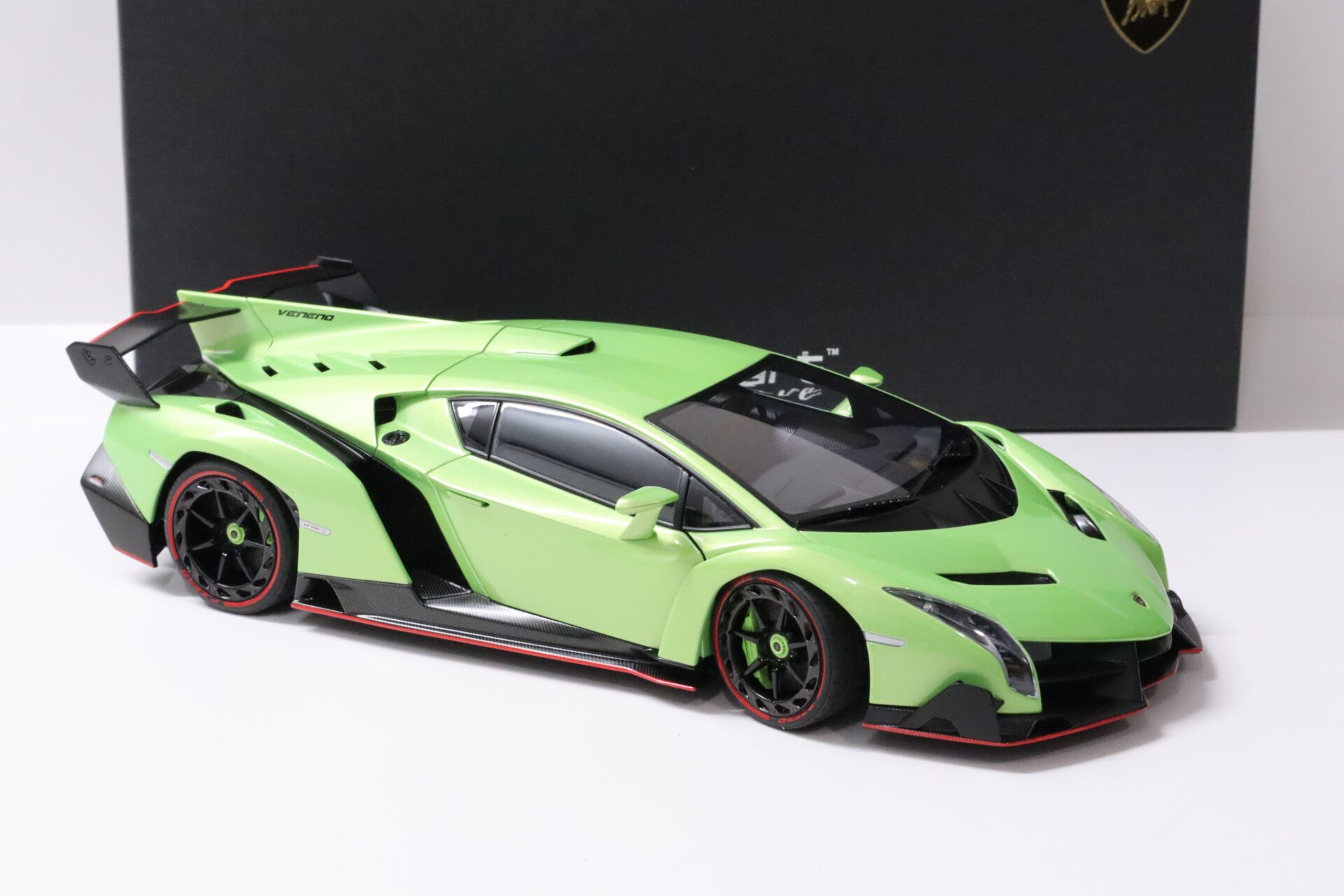 1:18 AUTOart Lamborghini Veneno 2013 green metallic