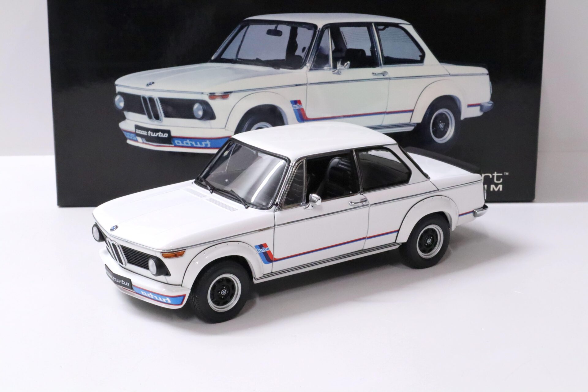 1:18 AUTOart BMW 2002 Turbo white