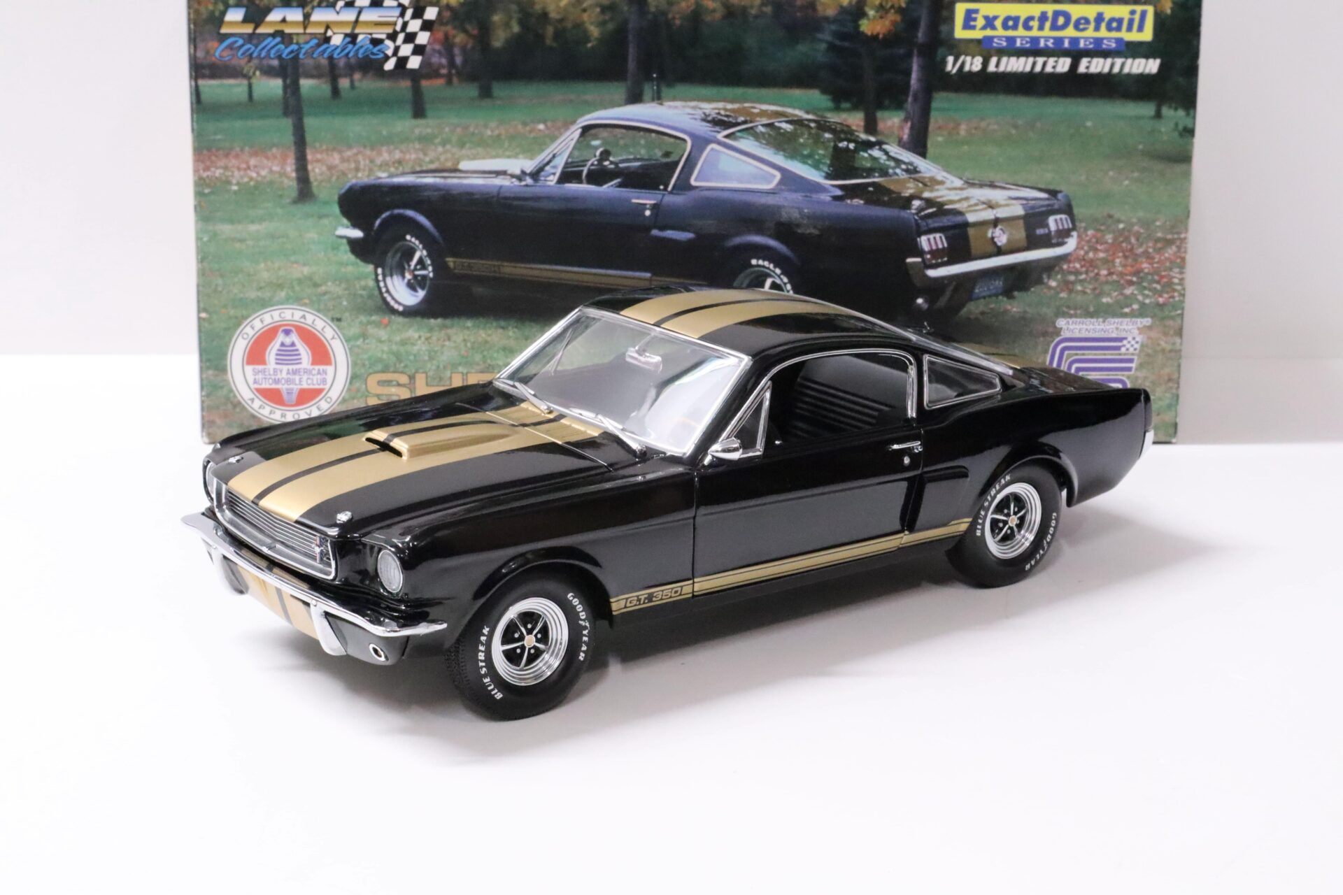 ID 58287 orig.jpg 1:18 Exact Detail Shelby GT 350H Coupe 1966 black/ gold stripes