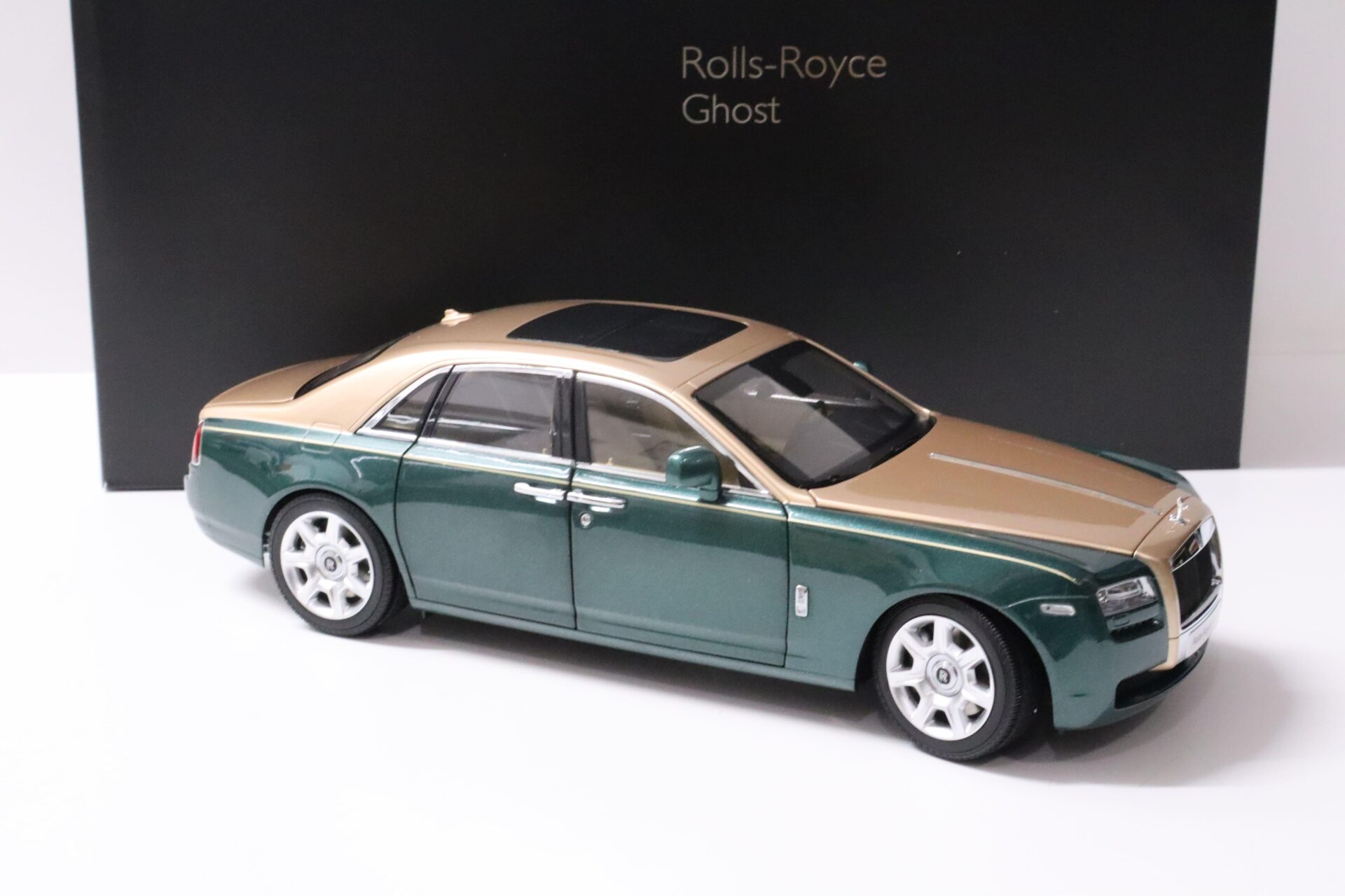 1:18 Kyosho Rolls Royce Ghost Brooklands green metallic/ gold