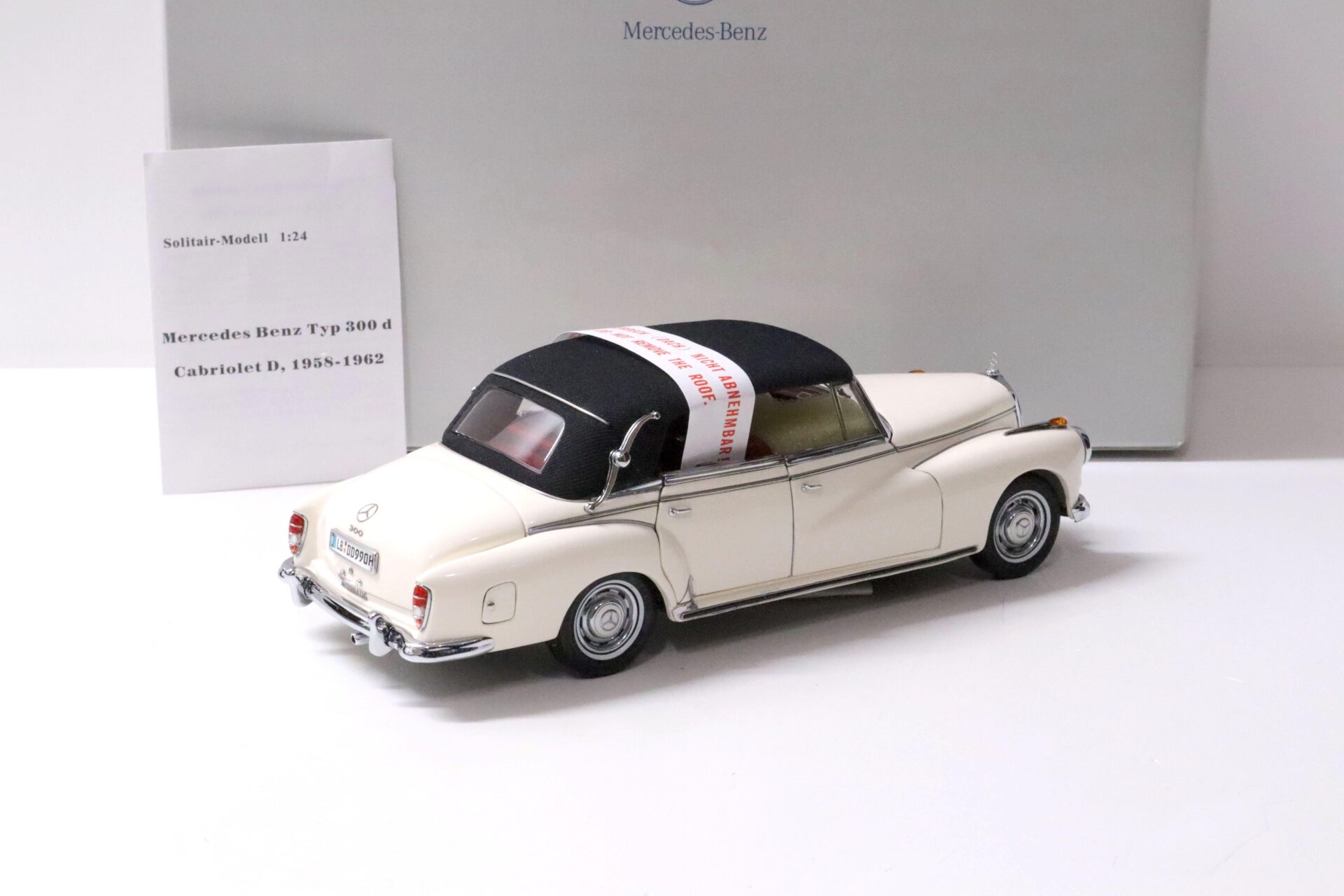1:24 CMC Mercedes Typ 300D Cabriolet Adenauer white DEALER VERSION
