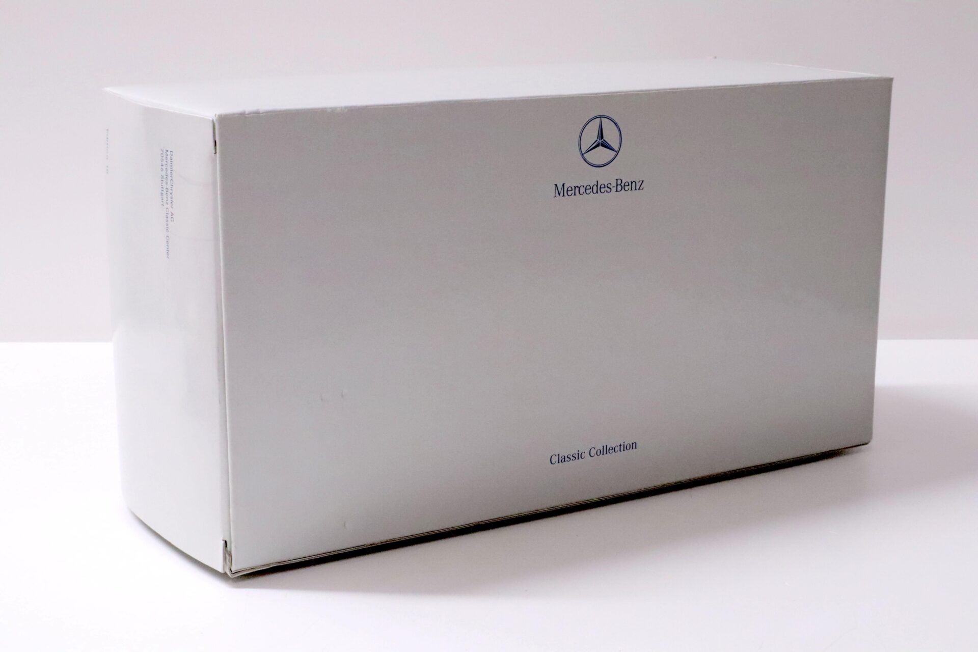 1:24 CMC Mercedes Typ 300D Cabriolet Adenauer white DEALER VERSION