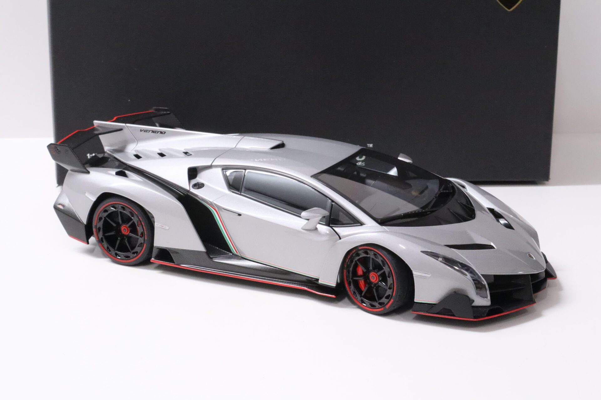 1:18 AUTOart Lamborghini Veneno 2013 grey metallic