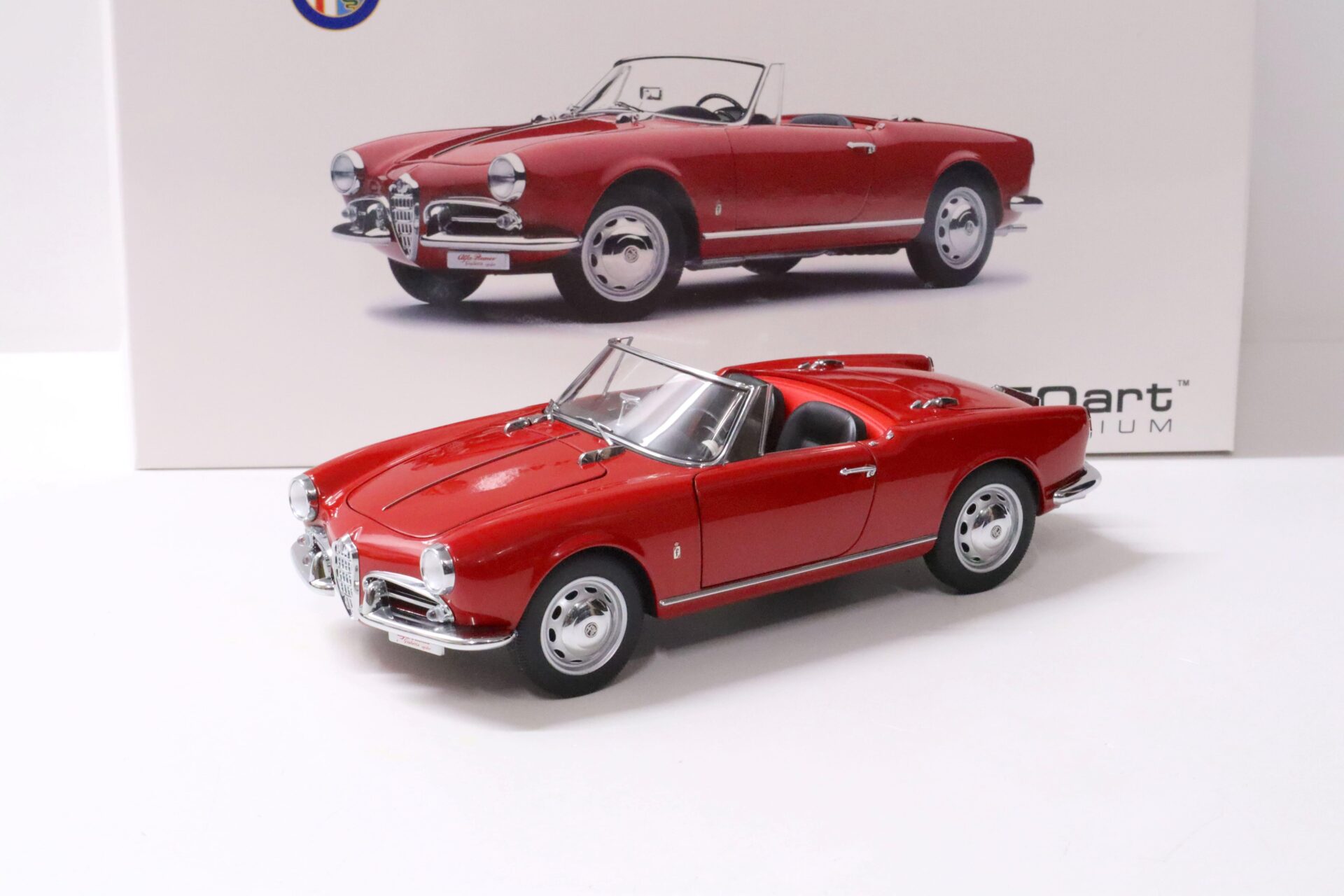 1:18 AUTOart Alfa Romeo Giulietta Spider with TOP red