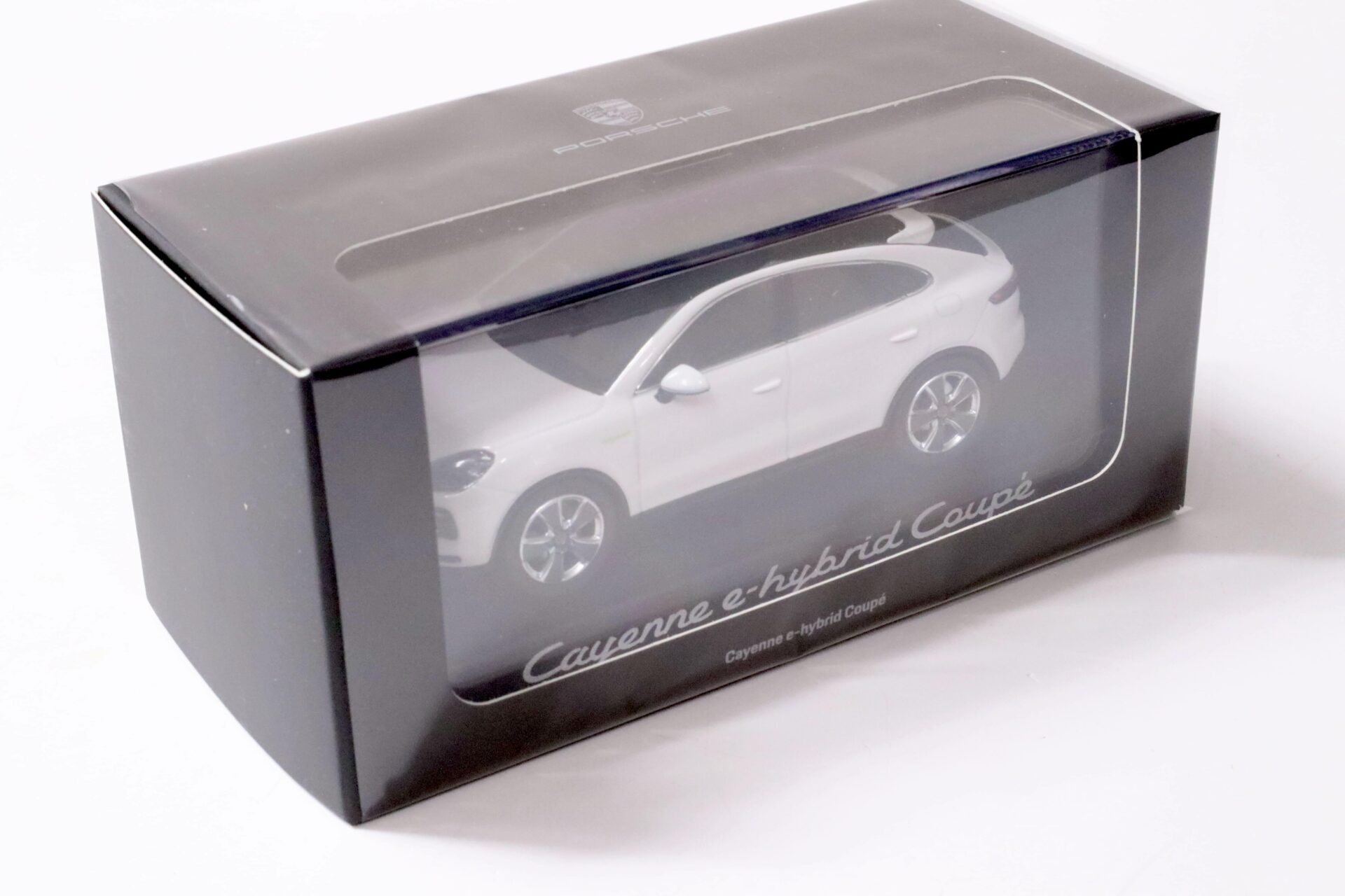 1:43 Norev Porsche Cayenne Coupe E-Hybrid white DEALER VERSION SALE%%%