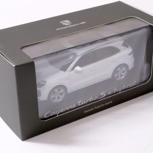 1:43 Minichamps Porsche Cayenne Turbo S E-Hybrid white DEALER VERSION SALE%%%