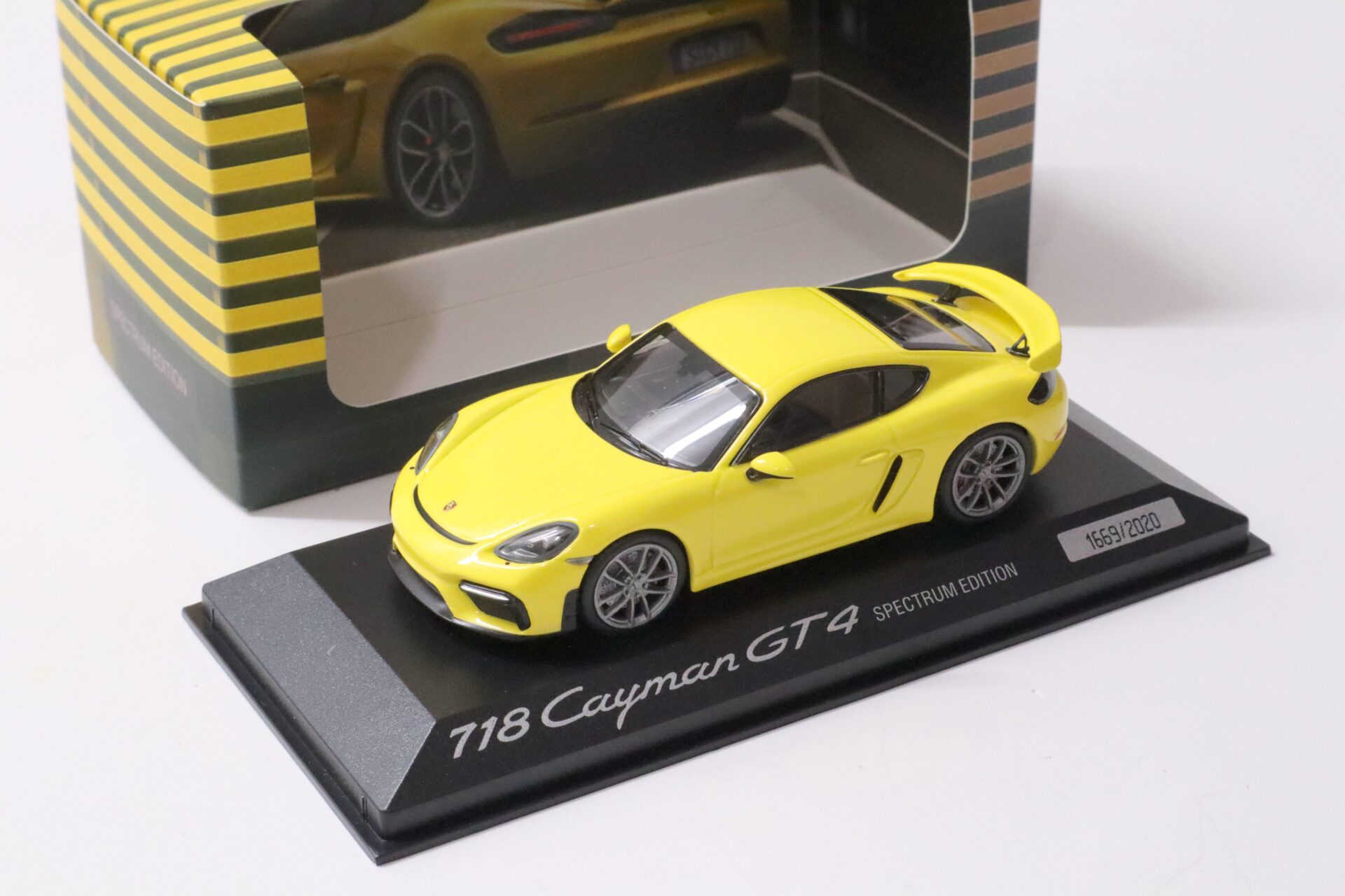 1:43 Minichamps Porsche 718 Cayman GT4 Spectrum Edition yellow DEALER VERSION SALE%%%