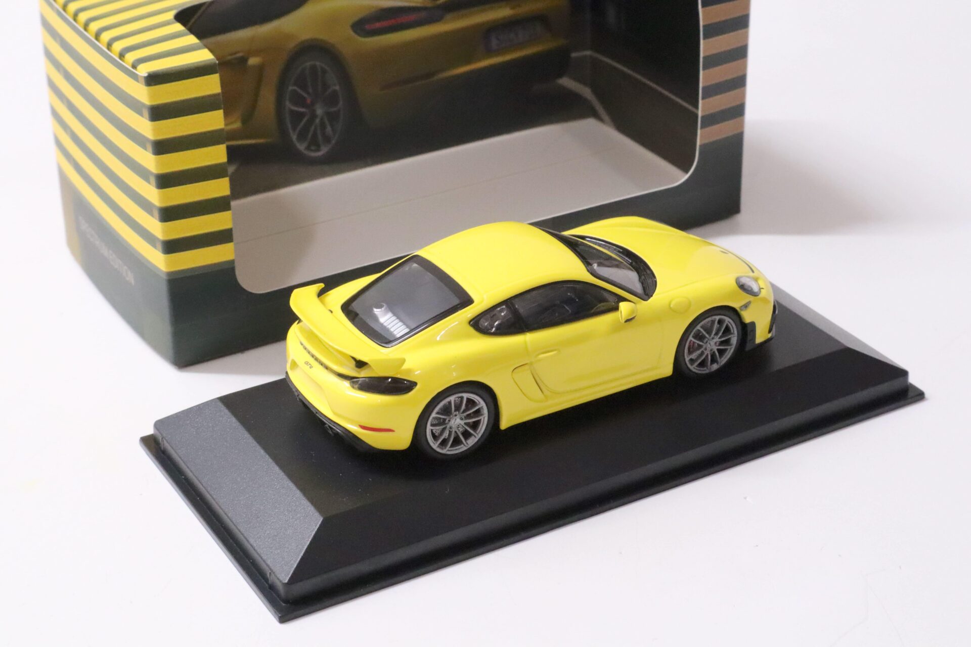 1:43 Minichamps Porsche 718 Cayman GT4 Spectrum Edition yellow DEALER VERSION SALE%%%