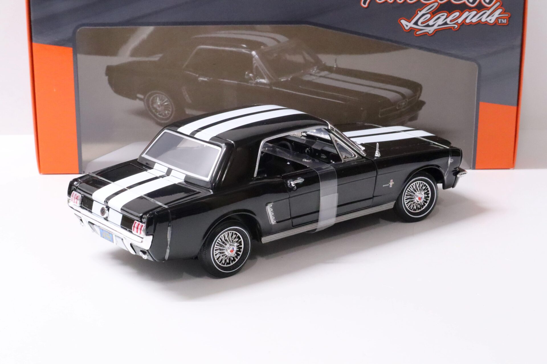 1:18 Motor Max 1964 1/2 Ford Mustang Hardtop black/ white stripes