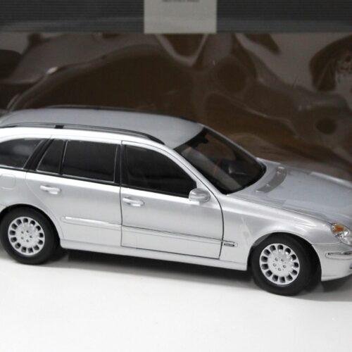 1:18 Kyosho Mercedes E320 E-Klasse T-Modell W211 silver DEALER VERSION