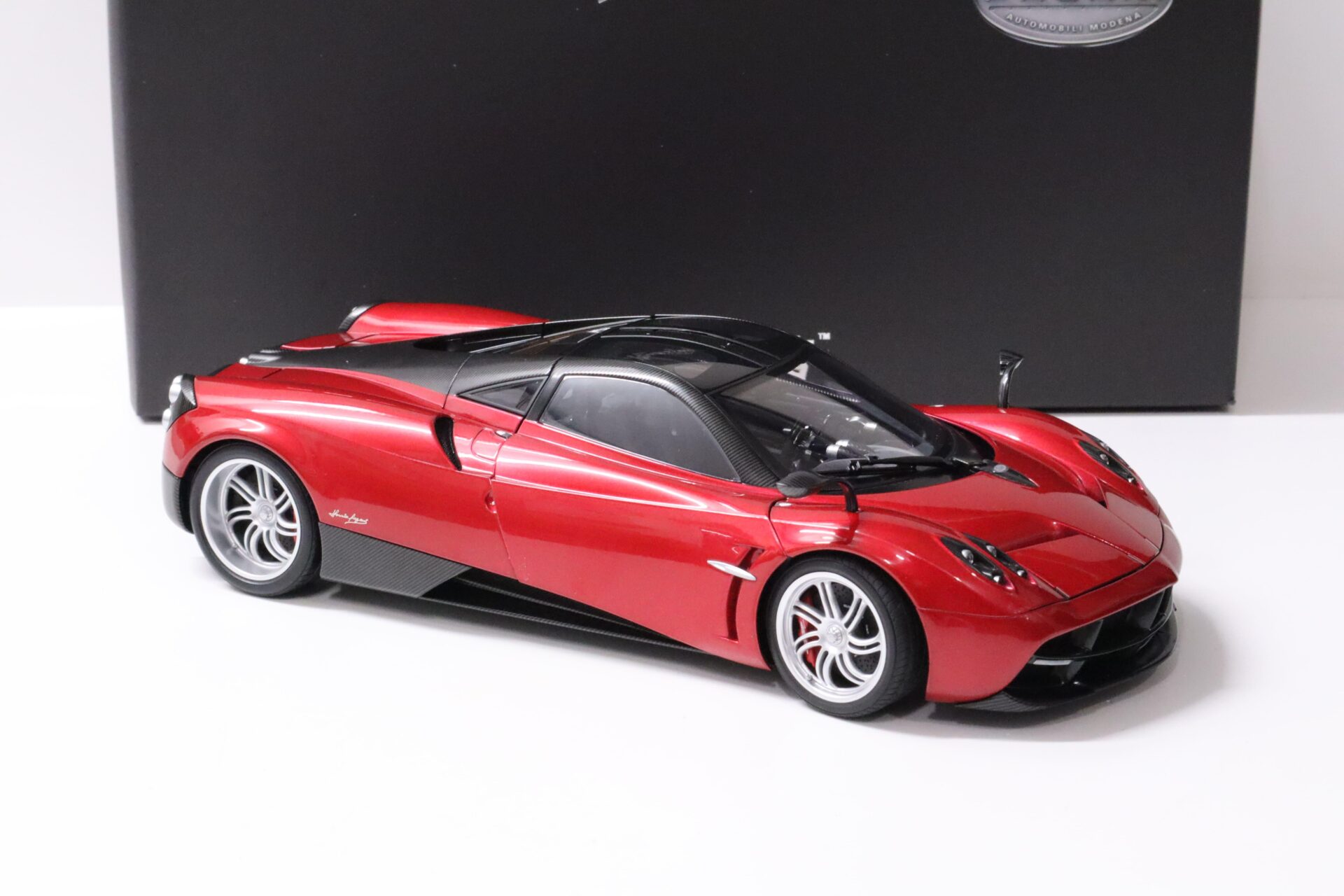 1:18 AUTOart Pagani Huayra 2011 red metallic DIE-CAST