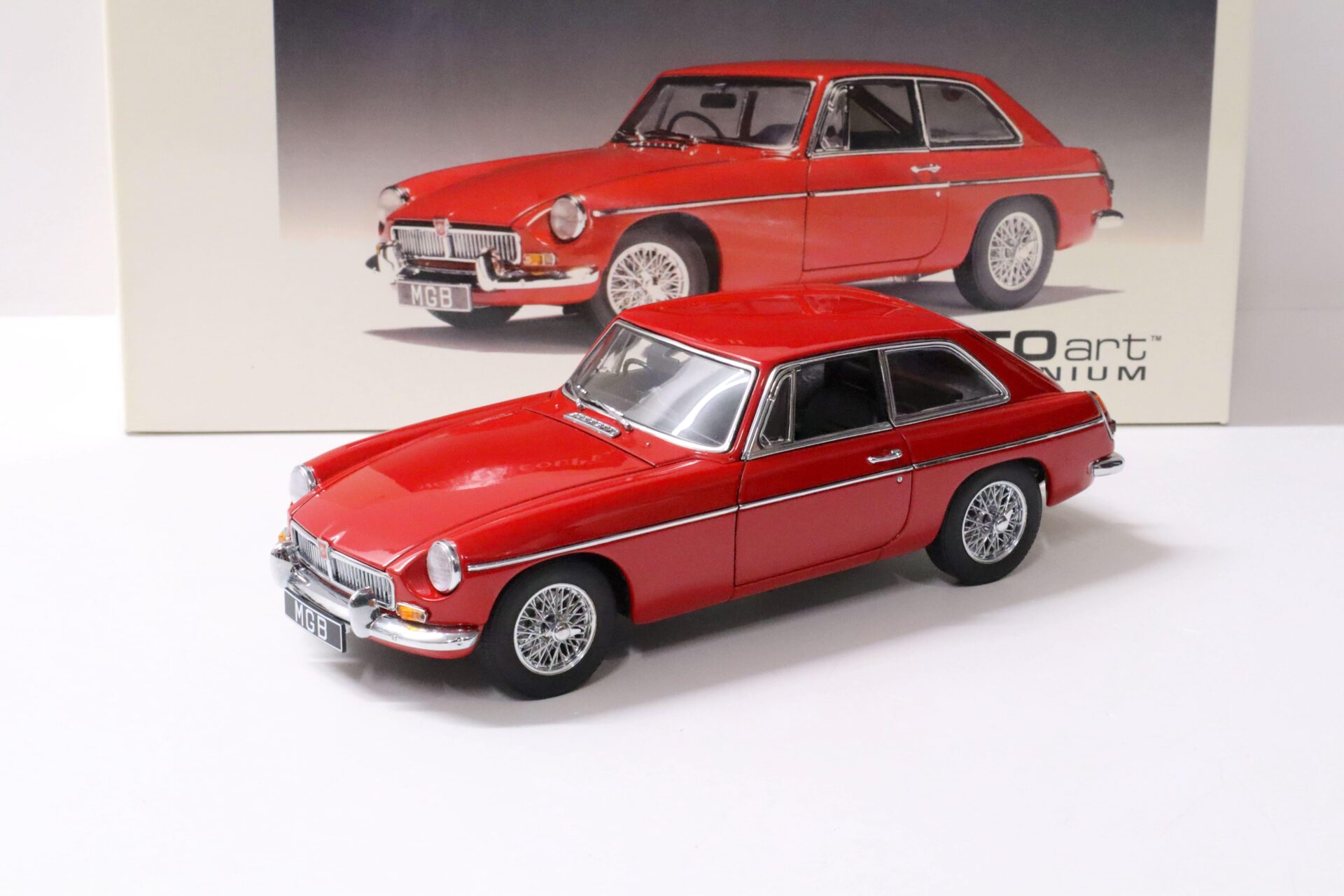 1:18 AUTOart MGB GT Coupe MKII 1969 red
