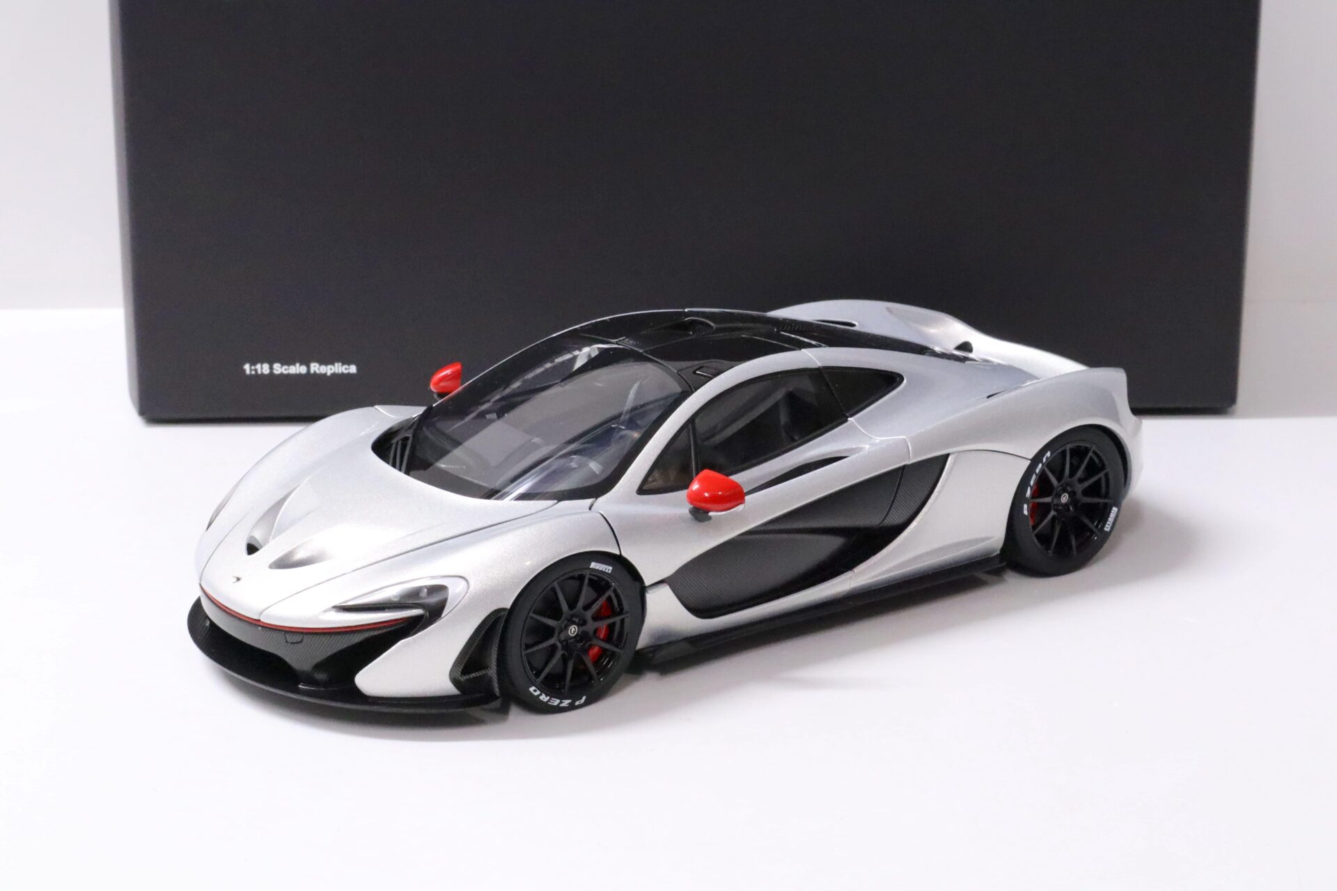 1:18 AUTOart McLaren P1 (2013) Ice silver metallic
