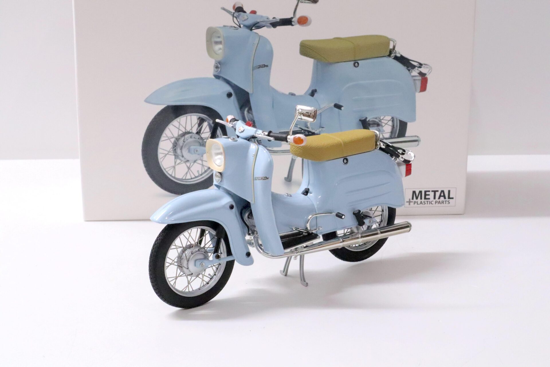 ID 58749 orig.jpg 1:10 Schuco Simson Schwalbe KR51/1 light blue