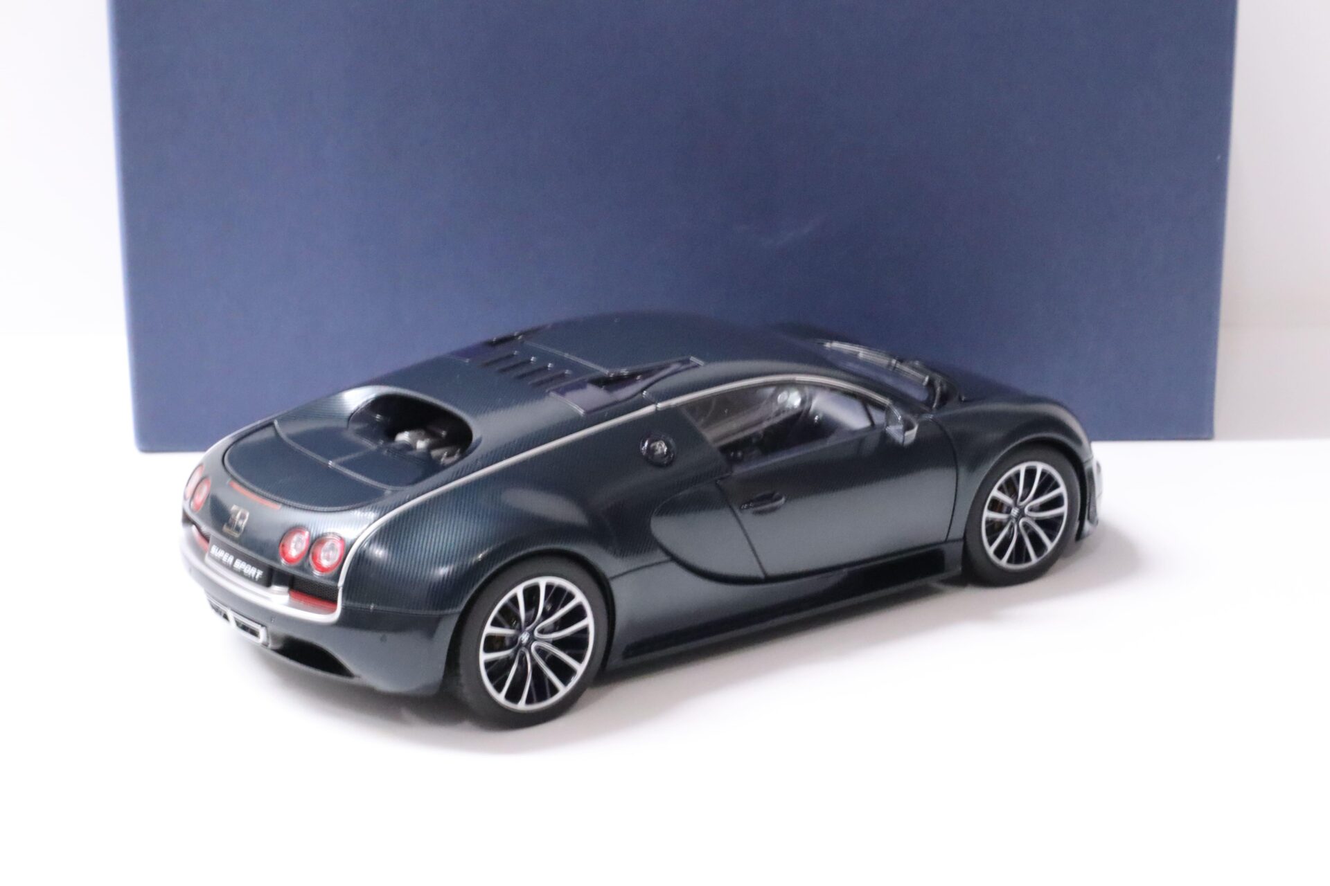 1:18 AUTOart Bugatti Veyron 16.4 Super Sport dark blue