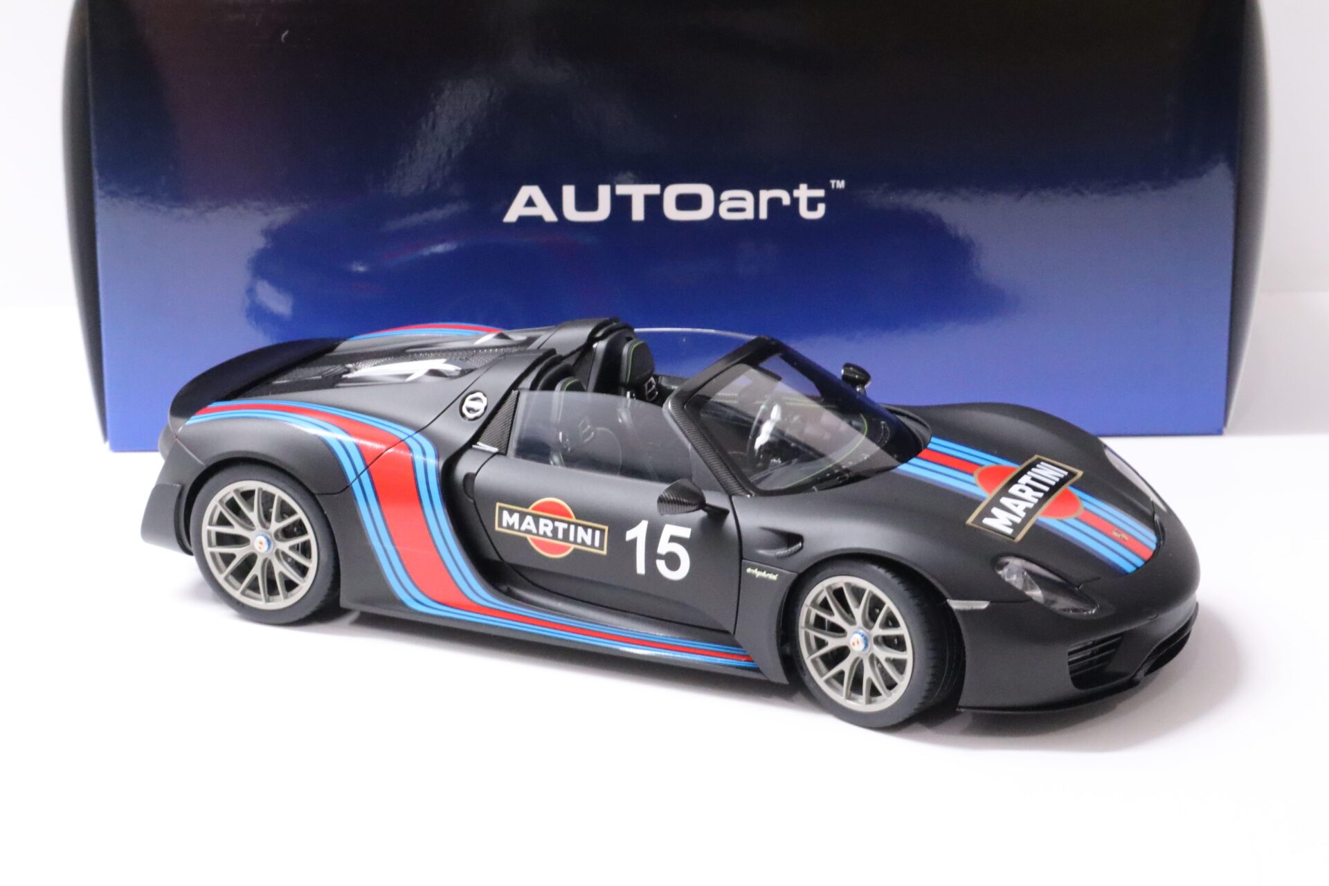 1:18 AUTOart Porsche 918 Spyder matt black/ MARTINI RACING Livery