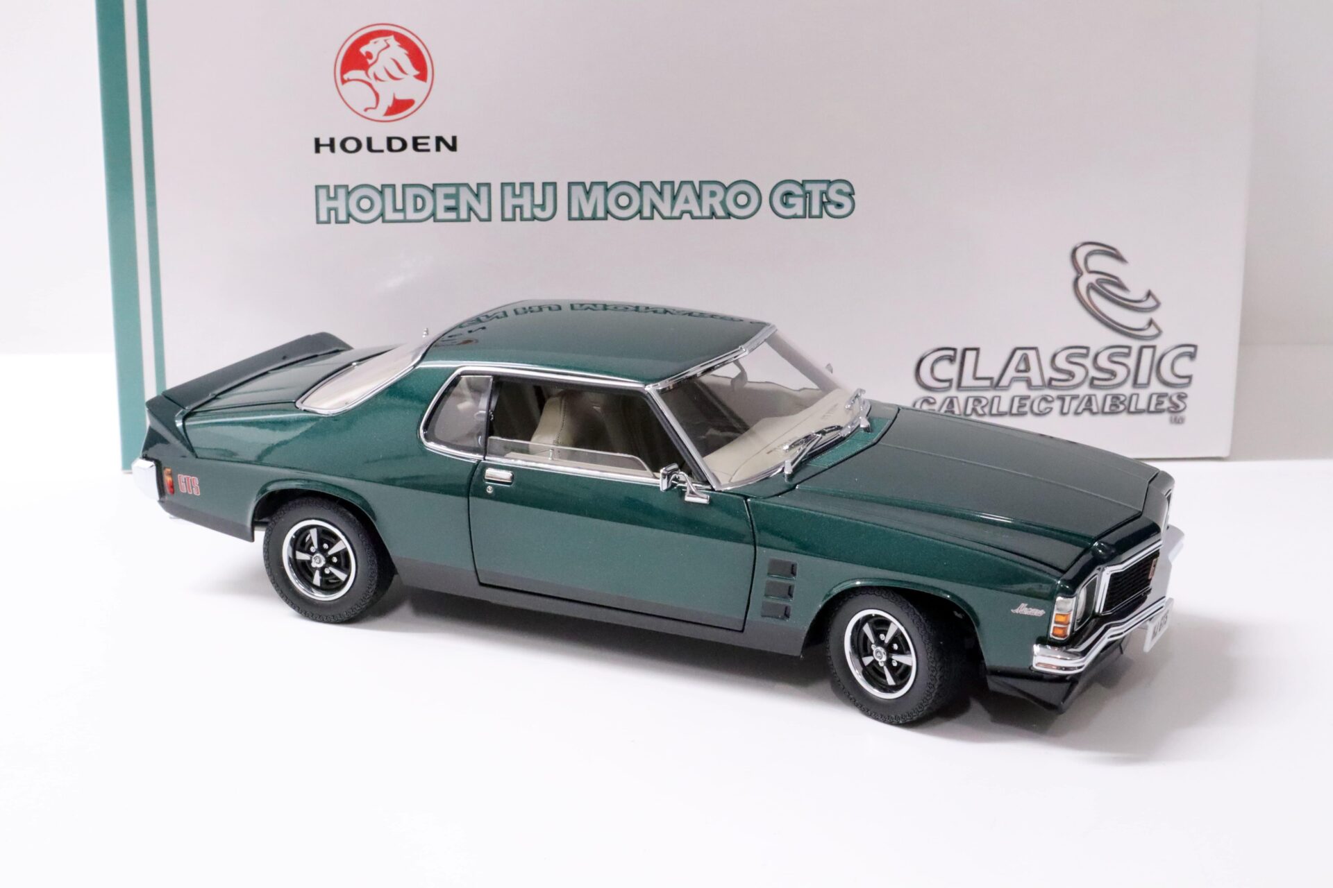 1:18 Classic Carlectables Holden HJ Monaro GTS Jade green metallic