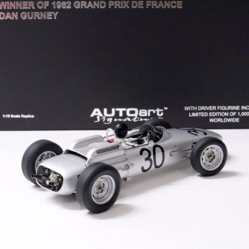 1:18 AUTOart Porsche 804 Formula 1 Winner of 1962 GP De France Gurney #30 with driver