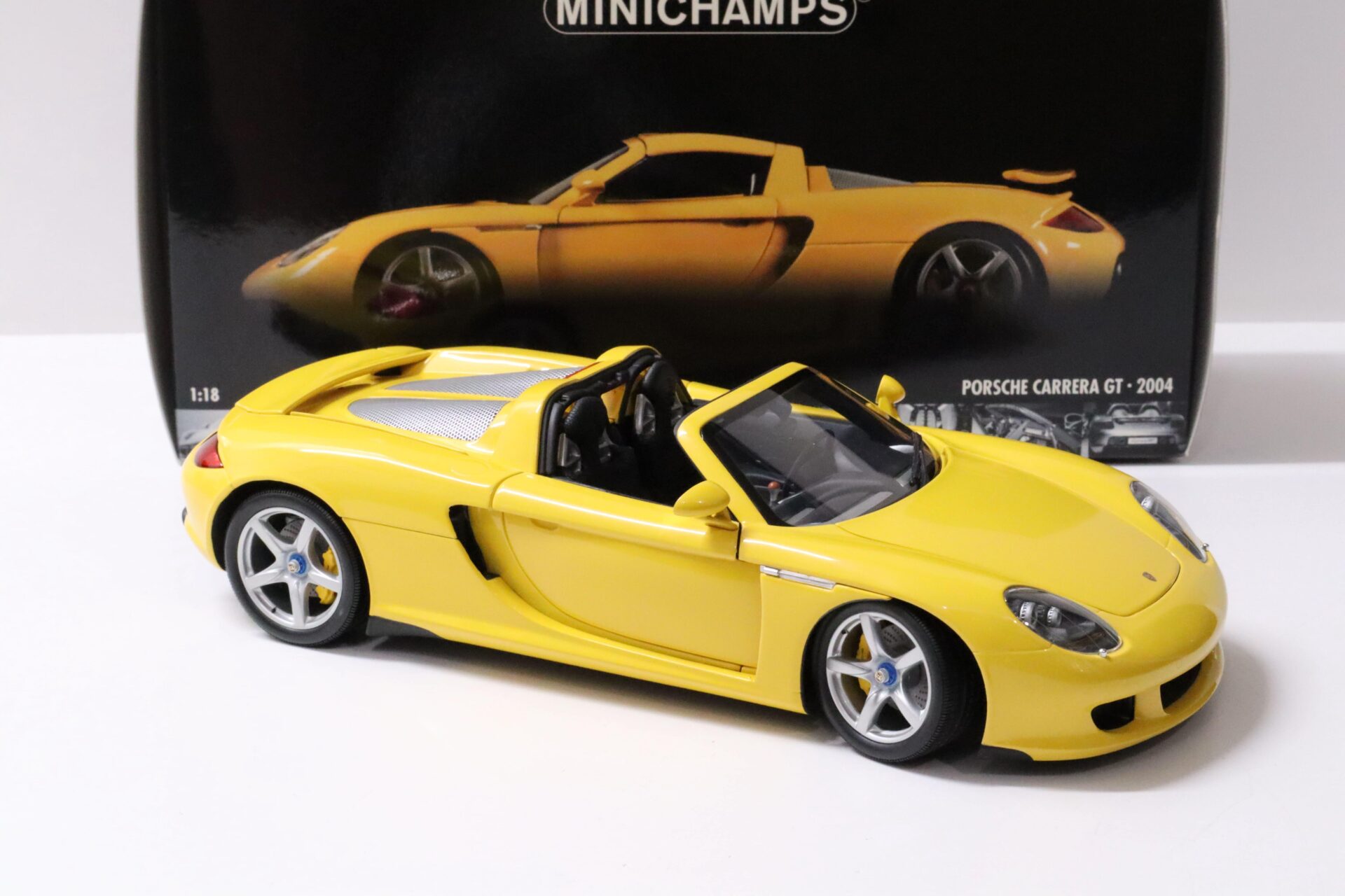1:18 Minichamps Porsche Carrera GT 2004 yellow