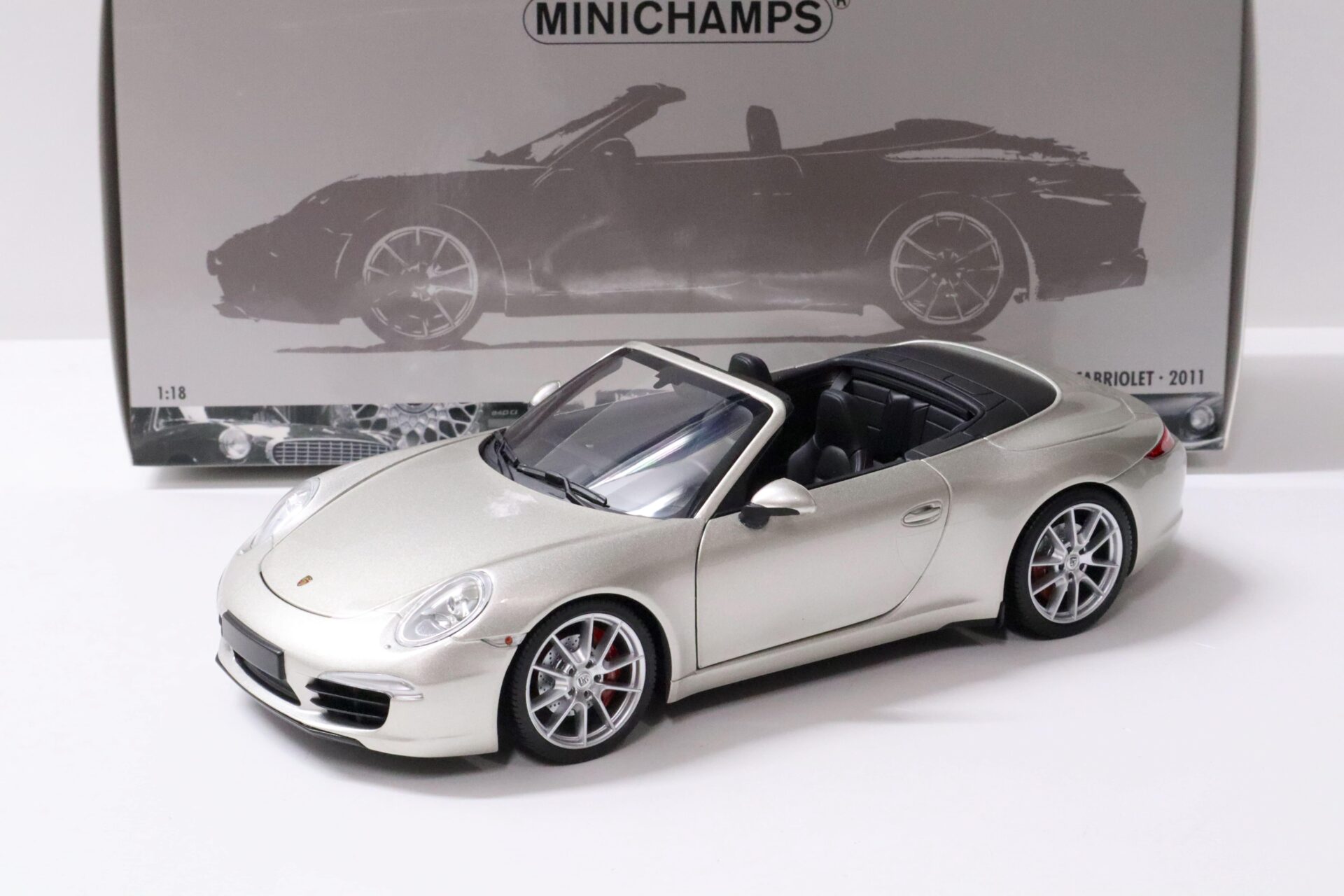 ID 58885 orig.jpg 1:18 Minichamps Porsche 911 (991) Carrera S Cabriolet 2011 silver metallic