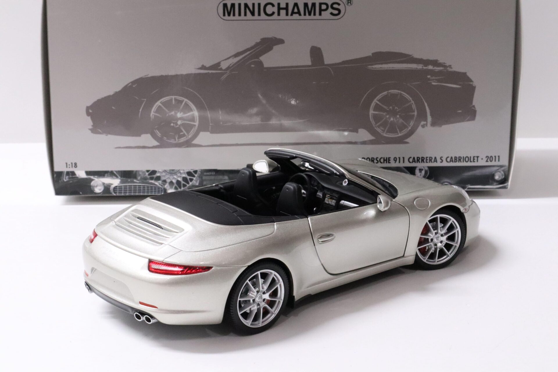 1:18 Minichamps Porsche 911 (991) Carrera S Cabriolet 2011 silver metallic