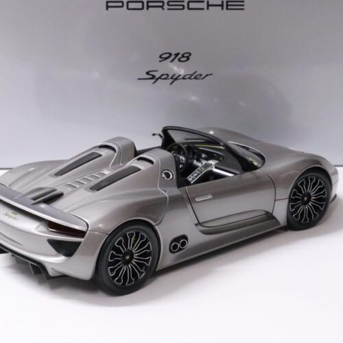 1:18 Minichamps Porsche 918 Spyder Prototype Liquid Metal DEALER VERSION - Image 3