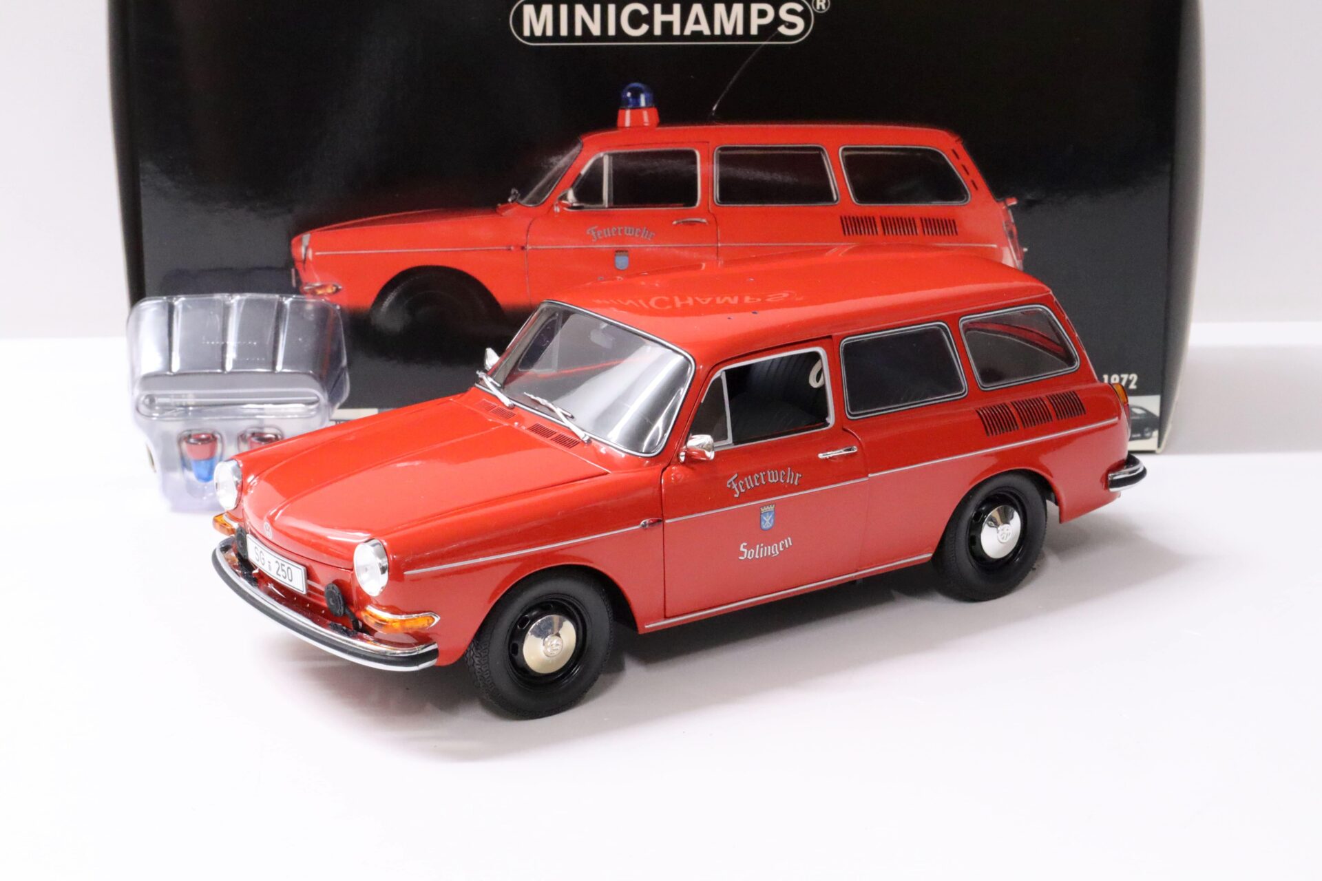 1:18 Minichamps VW 1600 L Variant 1972 Feuerwehr Solingen red