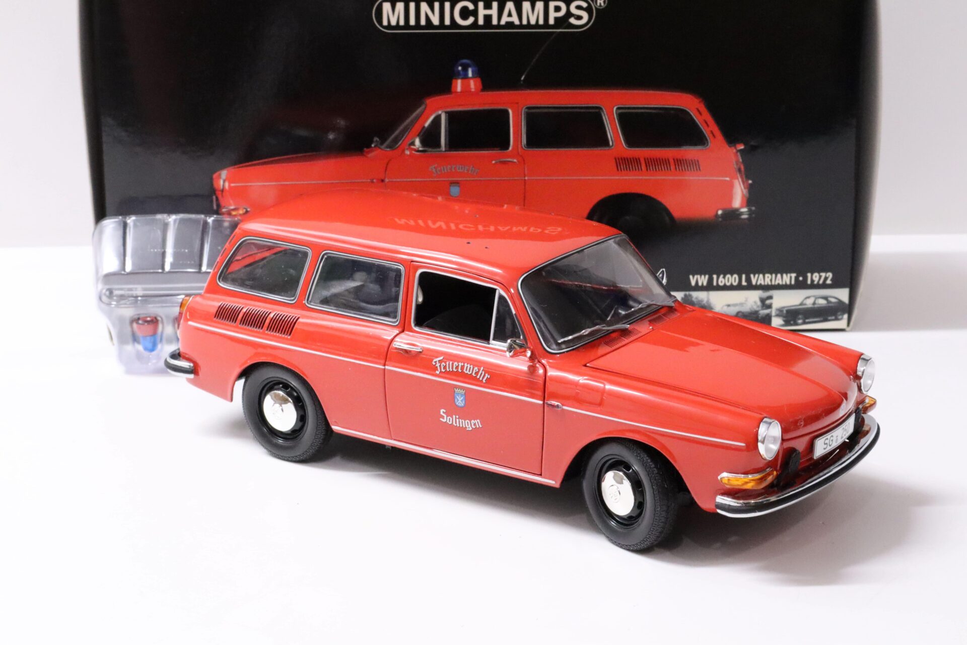 1:18 Minichamps VW 1600 L Variant 1972 Feuerwehr Solingen red