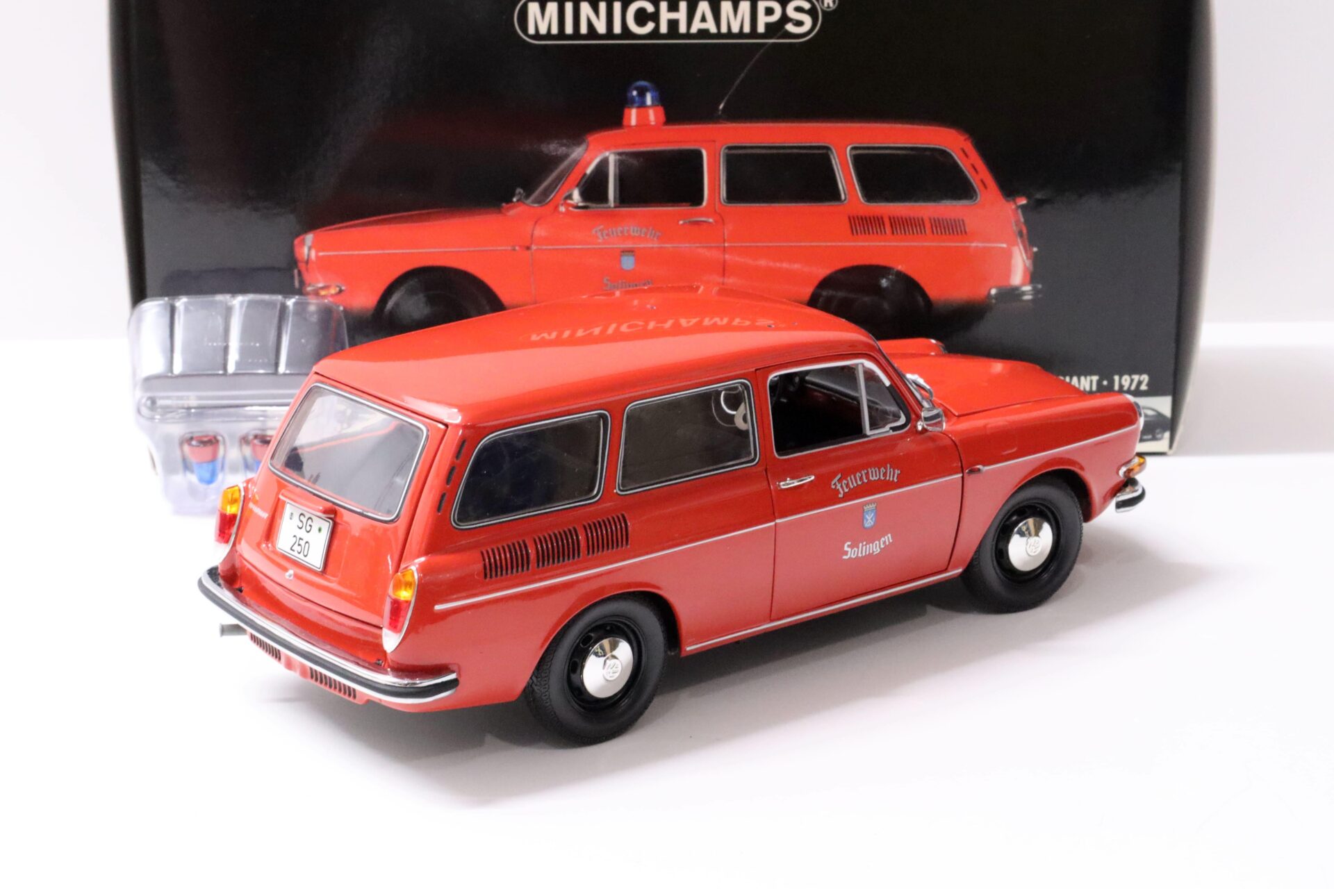 1:18 Minichamps VW 1600 L Variant 1972 Feuerwehr Solingen red