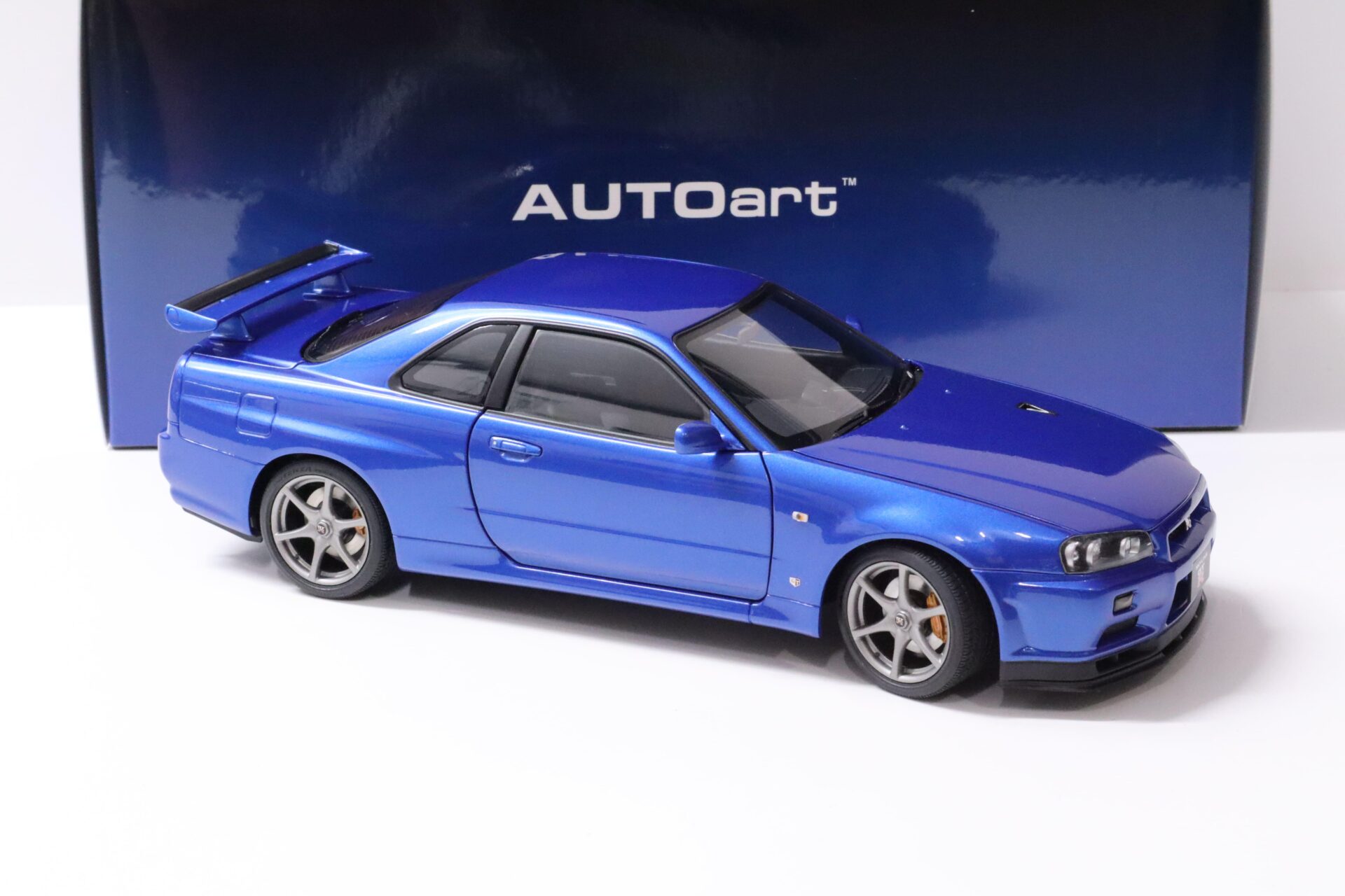 1:18 AUTOart Nissan Skyline GT-R (R34) V-SPEC II Bayside blue 2001