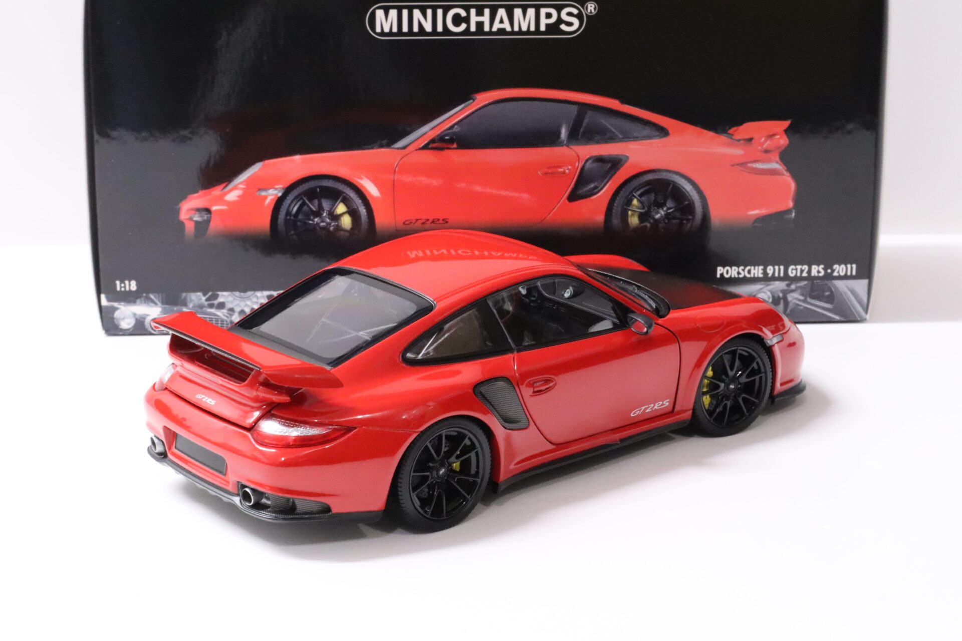 1:18 Minichamps Porsche 911 (997) GT2 RS 2011 red with black wheels