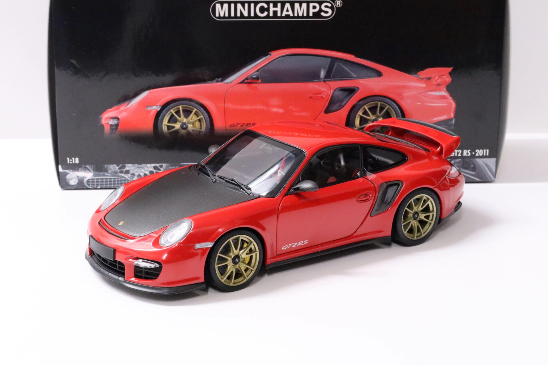 1:18 Minichamps Porsche 911 (997) GT2 RS 2011 red with gold wheels