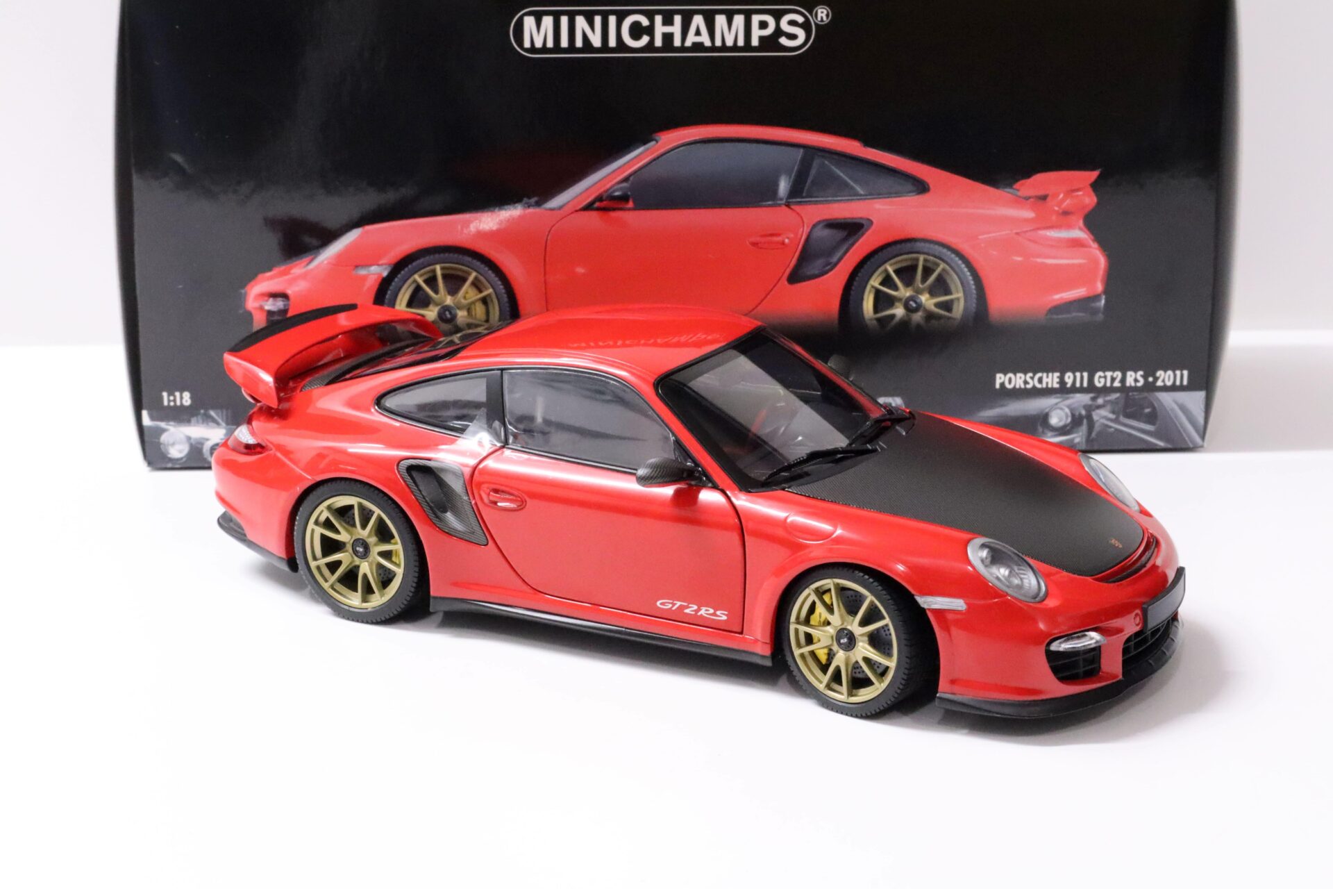 1:18 Minichamps Porsche 911 (997) GT2 RS 2011 red with gold wheels