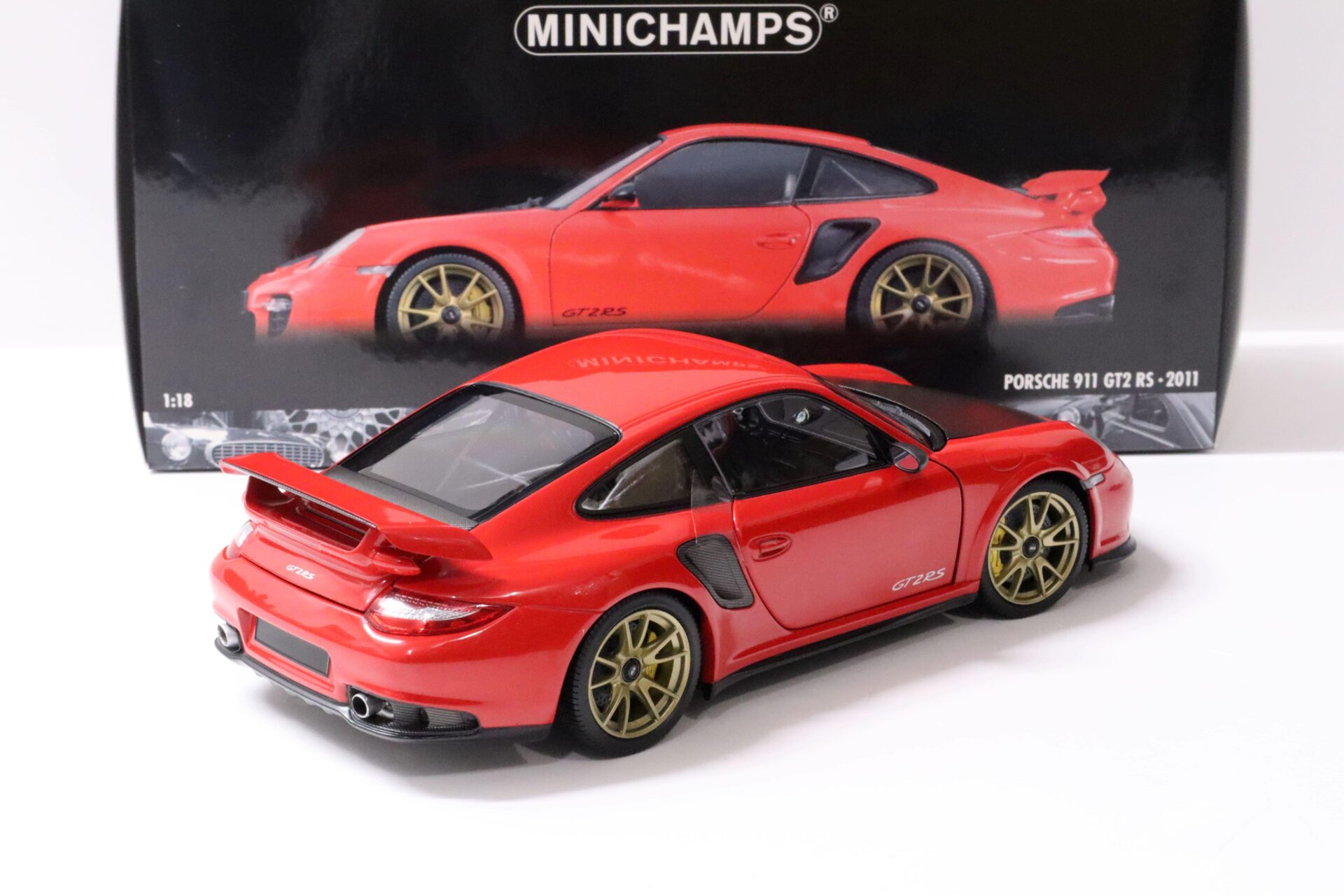 1:18 Minichamps Porsche 911 (997) GT2 RS 2011 red with gold wheels