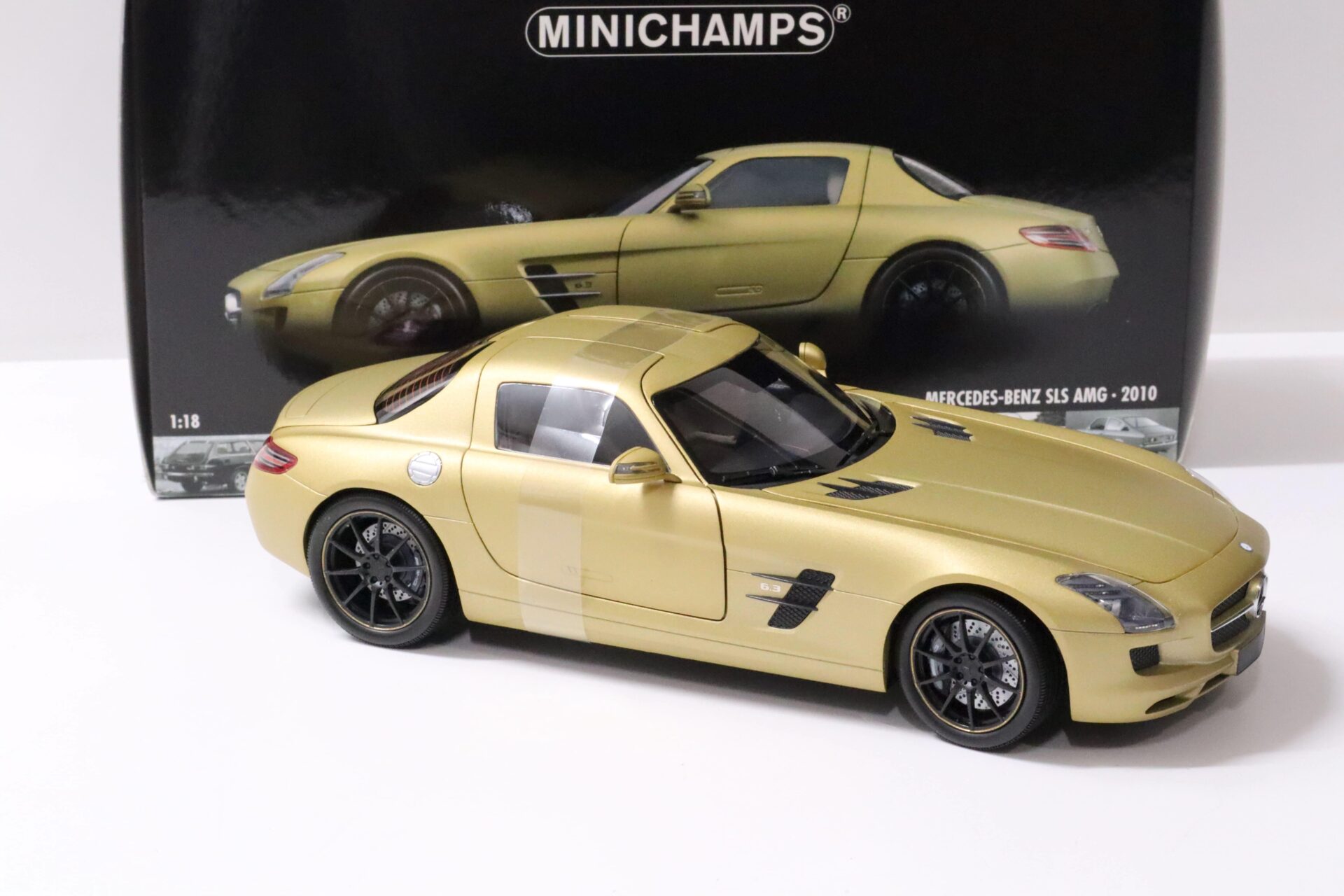 1:18 Minichamps Mercedes SLS AMG 2010 Coupe matt gold/ black wheel