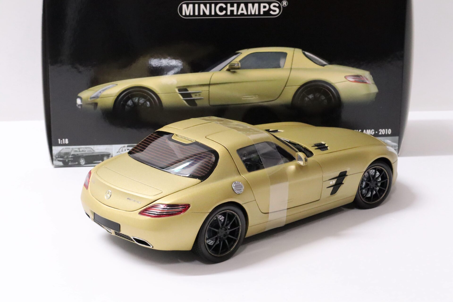 1:18 Minichamps Mercedes SLS AMG 2010 Coupe matt gold/ black wheel