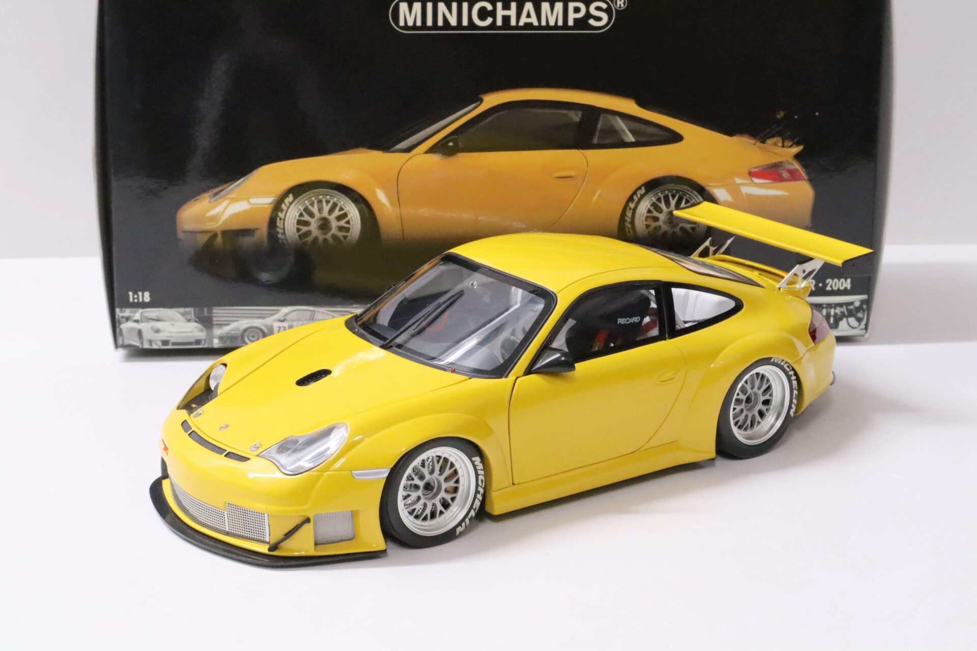 ID 59114 orig.jpg 1:18 Minichamps Porsche 911 (996) GT3 RSR ALMS 2004 yellow