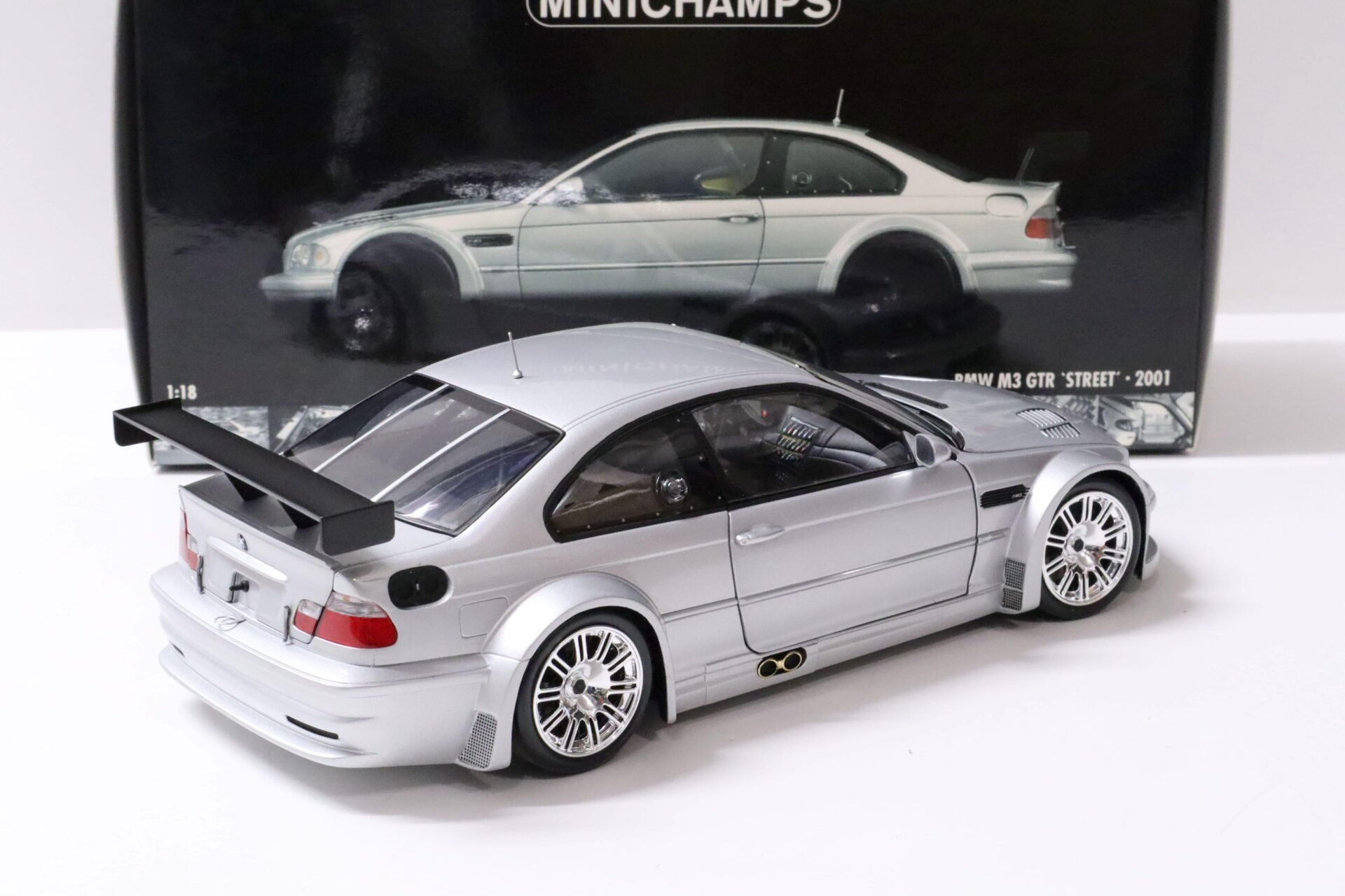 1:18 Minichamps BMW M3 GTR E46 Street 2001 silver