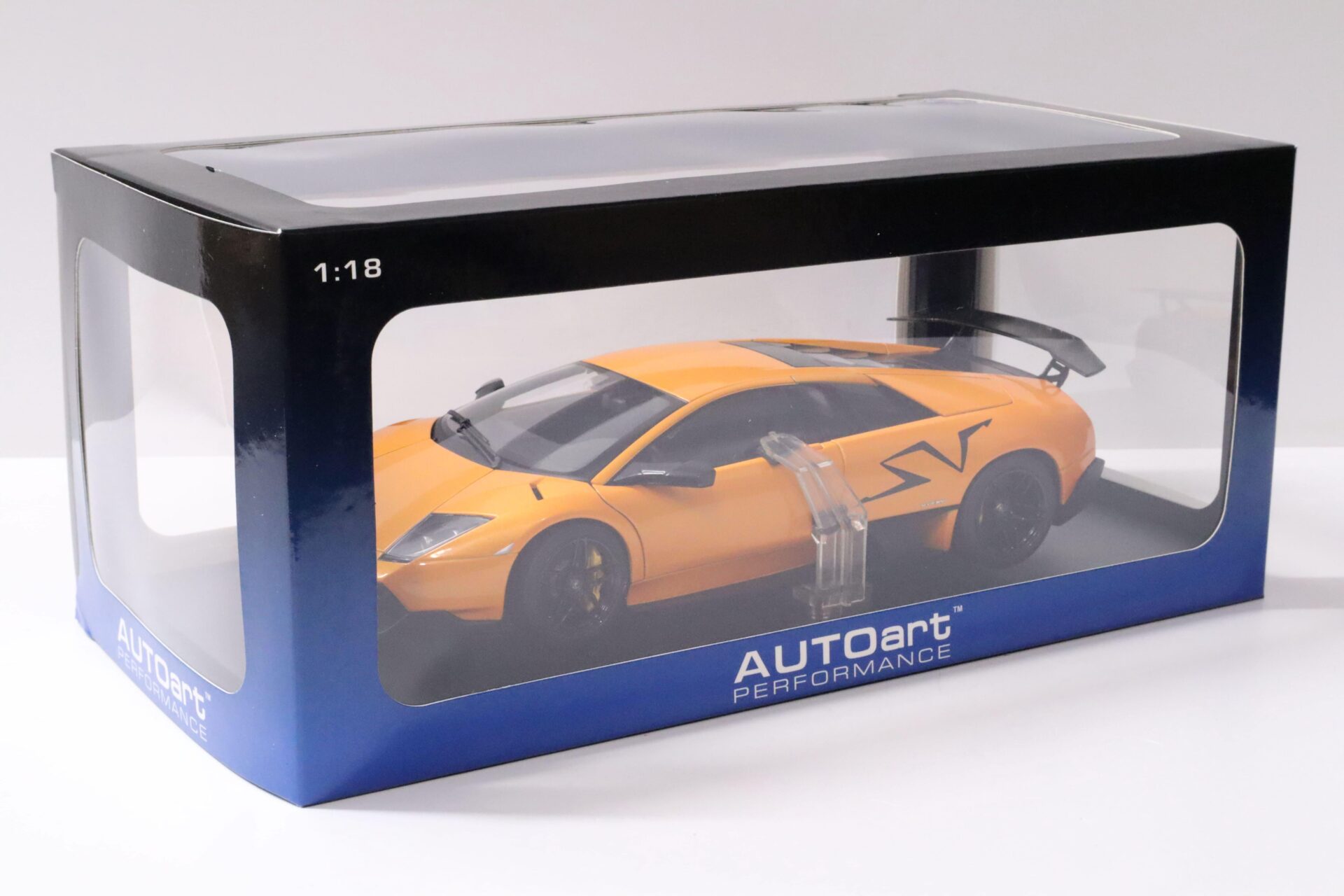 1:18 AUTOart Lamborghini Murcielago LP670-4 SV Arancio Atlas