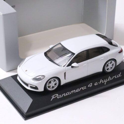1:43 Minichamps Porsche Panamera 4 E-Hybrid Sport Turismo 2017 white DEALER VERSION